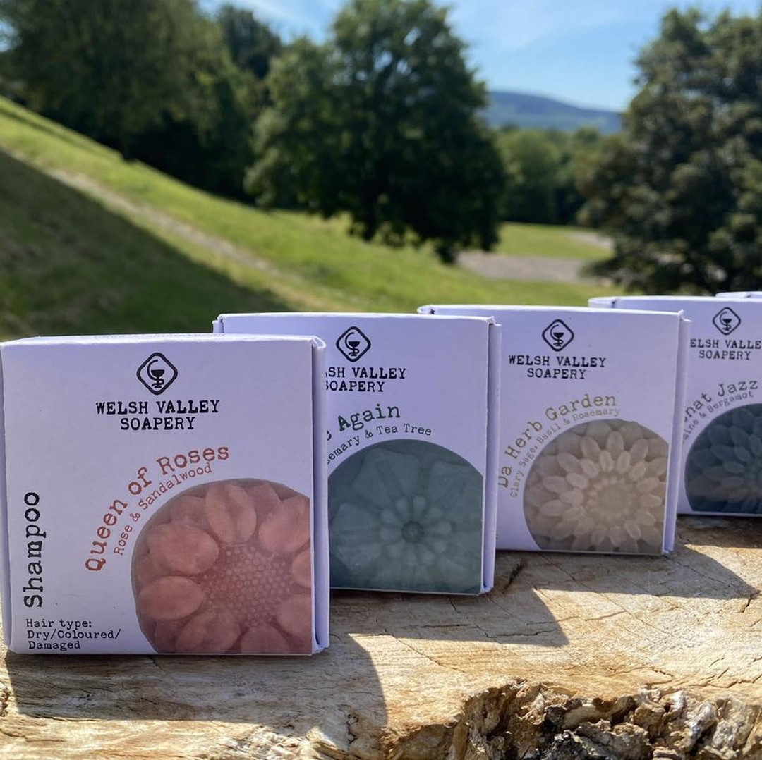 Tips to save money! Invest in a shampoo and conditioner. They last 3x longer than commercial products and are plastic free, palm-oil free and are better for your skin and the environment. Save £££ 50+ washes!!
#savemoney #savetheplanet #saveenergy #CostOfLivingCrisis #costoflivingcrisis #moneysaving #moneysavingtips #MoneySavingChallenge #moneysavingexpert #shampoobar #shampoobars #tipstosavemoney