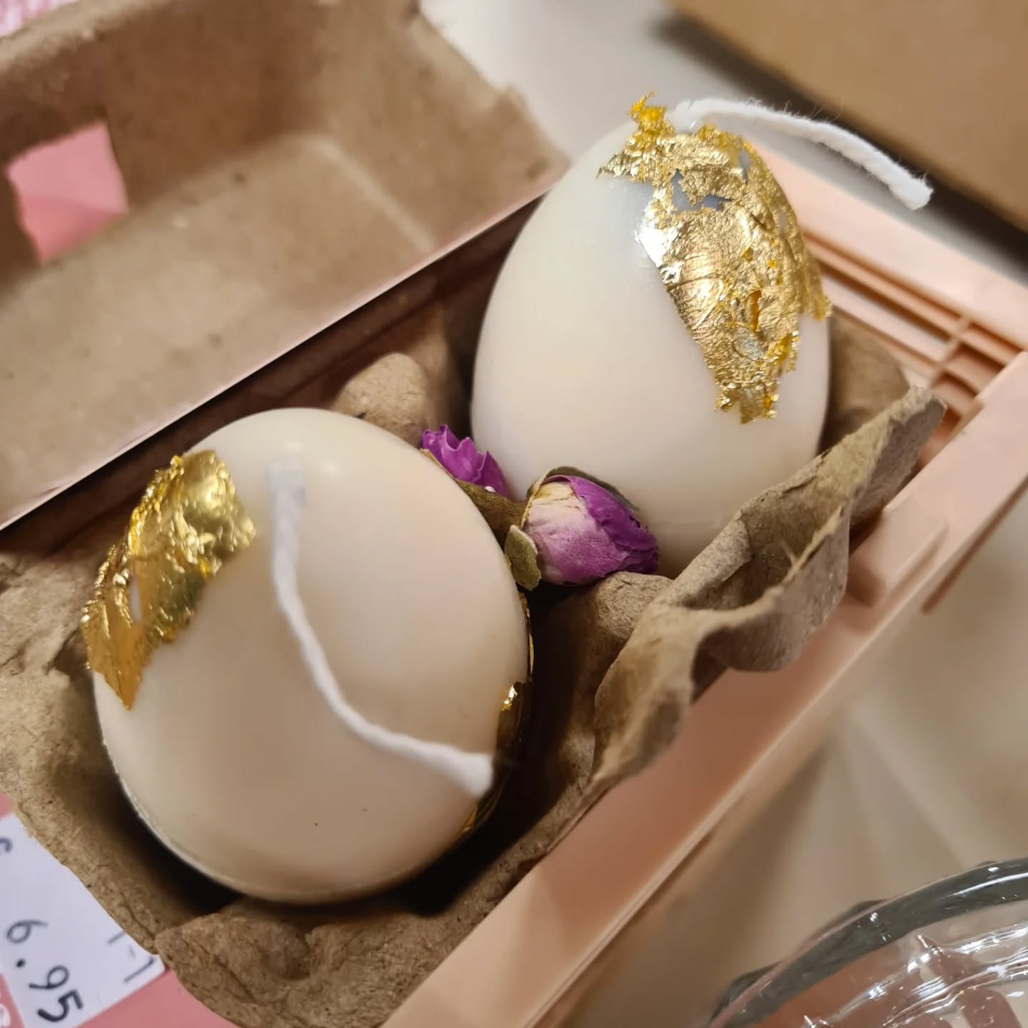 RESTOCK
Ik heb de leukste voorjaarskaarsjes weer neergezet bij @schik_en_zo. Schattige konijntjes, paaseitjes, Bouquet Candles (met droogbloemen die overblijven bij @schik_en_zo) en Vintage Theekopjes.
Zoek je nog iets leuks om binnenkort cadeau te geven? Of wil je graag de lente in huis halen? Ga dan even langs bij Schik & Zo ♡
Wil jij een kaarsje die op de foto staat? Stuur me gerust een DM of kijk op mijn website.
Liefs,
Robin