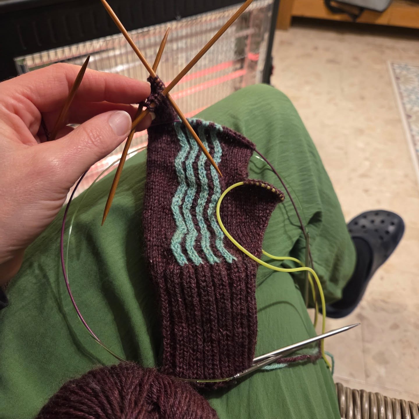 How many needles can one have on one little project 🤣🤣🤣
The Rhythmic Pulse Golve pattern is almost ready, and I recorded a short tutorial for those of you who want to spice it up with a contrast color 🤩
It is not a conventional back and forth Intarsia-in-the-round. You are still working in the round, one rnd with the yarn, one rnd with a loop, then you pull the excess yarn back. It's a bit fiddly but worth the extra little step! 😍
I hope tomorrow I can show the final result - with a little color surprise 🥳
This yarn is Fruity Knitting Sport.
The main color is the gorgeous Mulberry Dusk, and the pop of green is called Wild Mint.
I love this color combo! 🥰
#fruityknittingsport #knittinggloves #knittingaccessories #knitofthedragon #knittingdesign