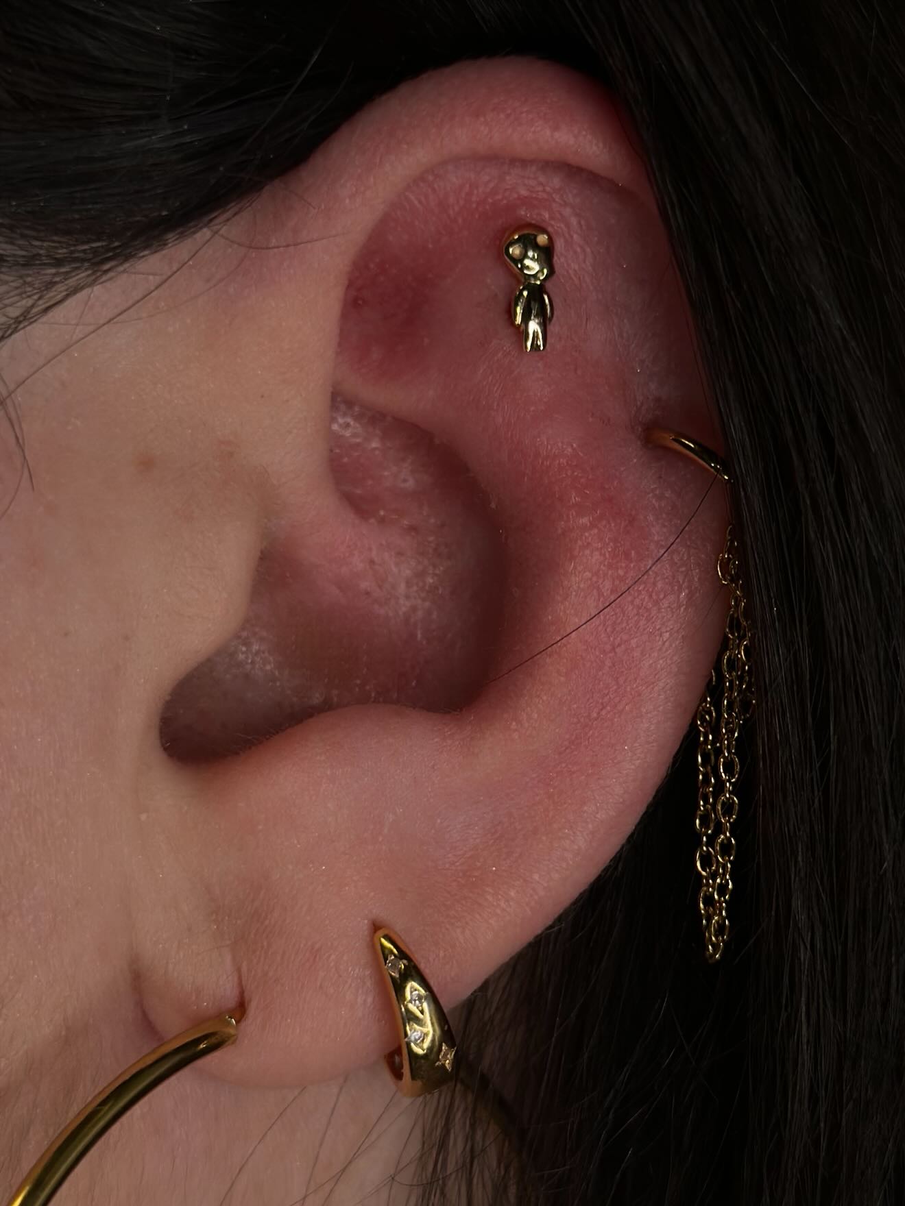 Princess Mononoke ✨ in Yellow Gold
Flat Piercing by @piercingbyroy ✨
#StayTrueBodyPiercing #SafePiercing #APPMember