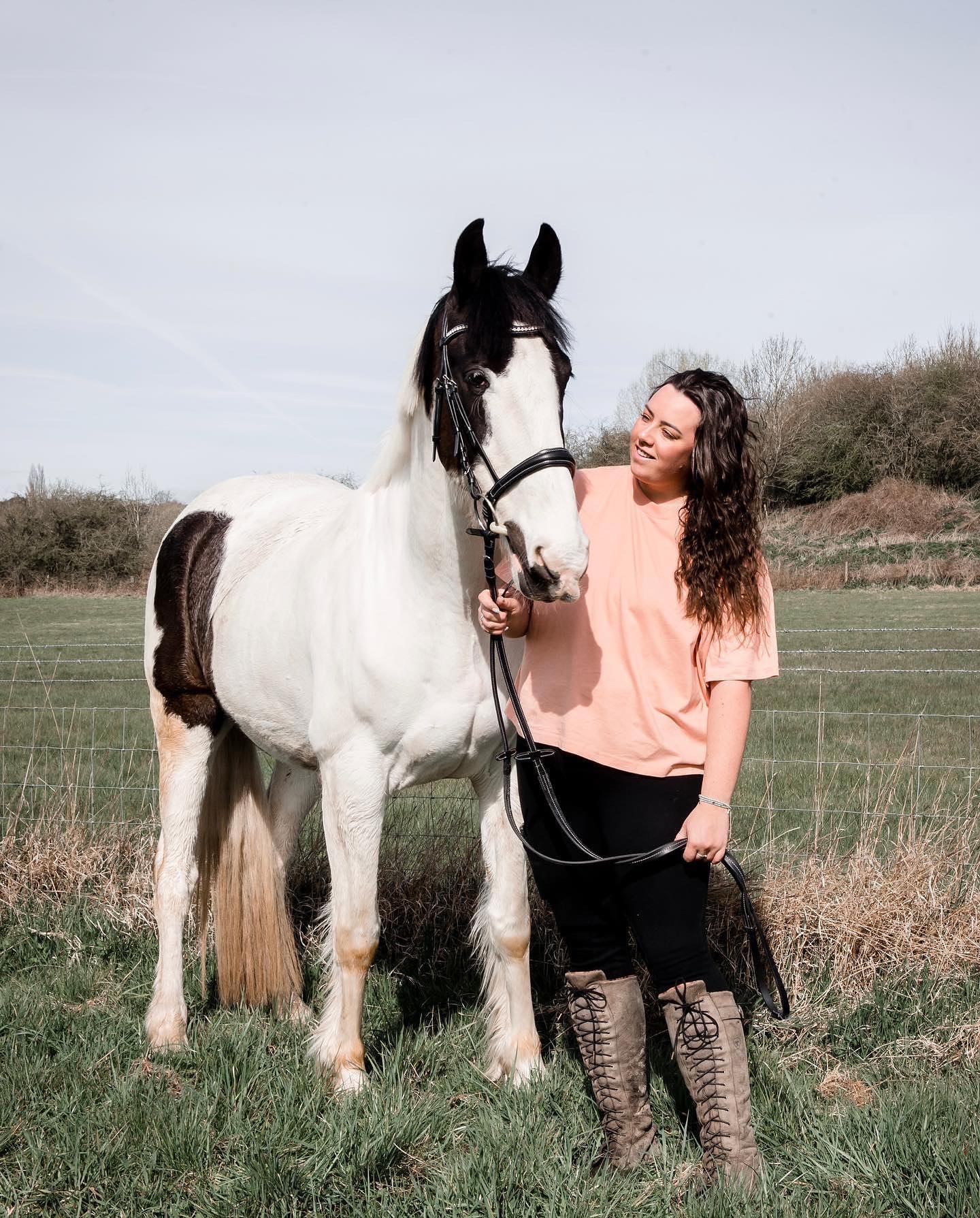 I’M BACK ……..
After some time away focusing on my final year at university I can finally say I’m back into the swing of things, and the weather is hopefully on the up! This time of year is lovely for shooting, time for you to get booking!!!😋
Here is the lovely Emma & Nev 🤍✨