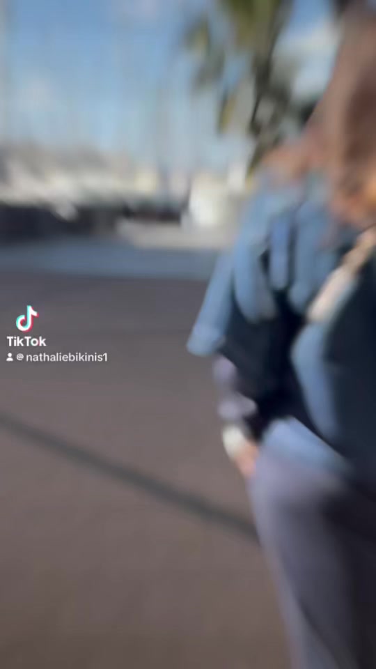 🌸BikinisBoutique🌸
Le vent 🌬️ souffle 💨
https://www.bikinisboutique.fr/product-page/robe-longue-elodie-anonymapparel
robe 140€
🌸
https://www.bikinisboutique.fr/product-page/chemise-zuri-raffaellorossi
chemise 145€ 🌸
https://www.bikinisboutique.fr/product-page/panier-charlie-joe
sac 45€
https://www.bikinisboutique.fr/product-page/sabot-yaron-youyou
Sabot 245€
🌸🌸
Bonne journée 🤍🤍
https://www.bikinisboutique.fr/
🛍️🛍️🌸🌸🛍️🛍️
n’oubliez pas le service VAD 📦
✨✨✨✨✨
🌸🌸
🌸 La boutique est ouverte 🌸🌸7/7 du lundi au dimanche
🩷🩷10h-12h30/14h30-18h30🩷🩵
🌸
Expédition 🚚 📦 partout
Posez nous vos questions !
Paiement à distance
Paiement x3 PayPal
Rdv FaceTime possible.