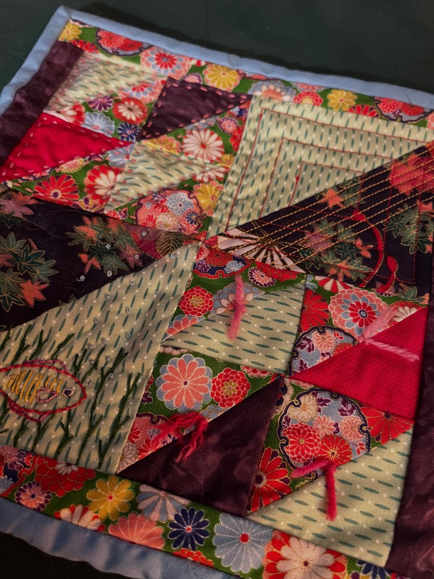 Sample quilt = done! Wonky; learned a lot. Not my favorite, but…learned a lot ;). #miniquilt