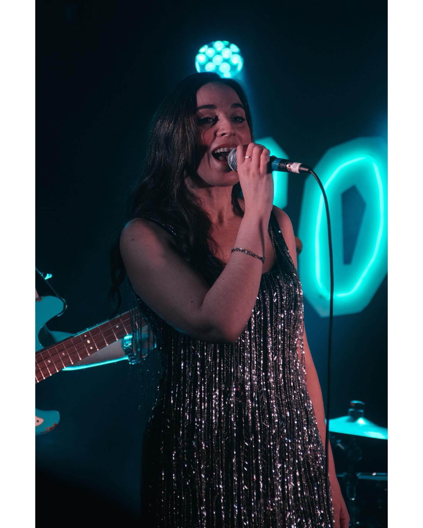 Some pics from @juliafmusicโs fantastic Boileroom gig!๐ฅนโจ
๐ธ @terryfinch73
๐ธ @dragonflyrecordingstudios
๐น @stuart.picton
๐ฅ @olliejarvisss
๐ธ Canon EOS 800D
.
#emergingartist #boileroom #concertphotography #photography #indieartist