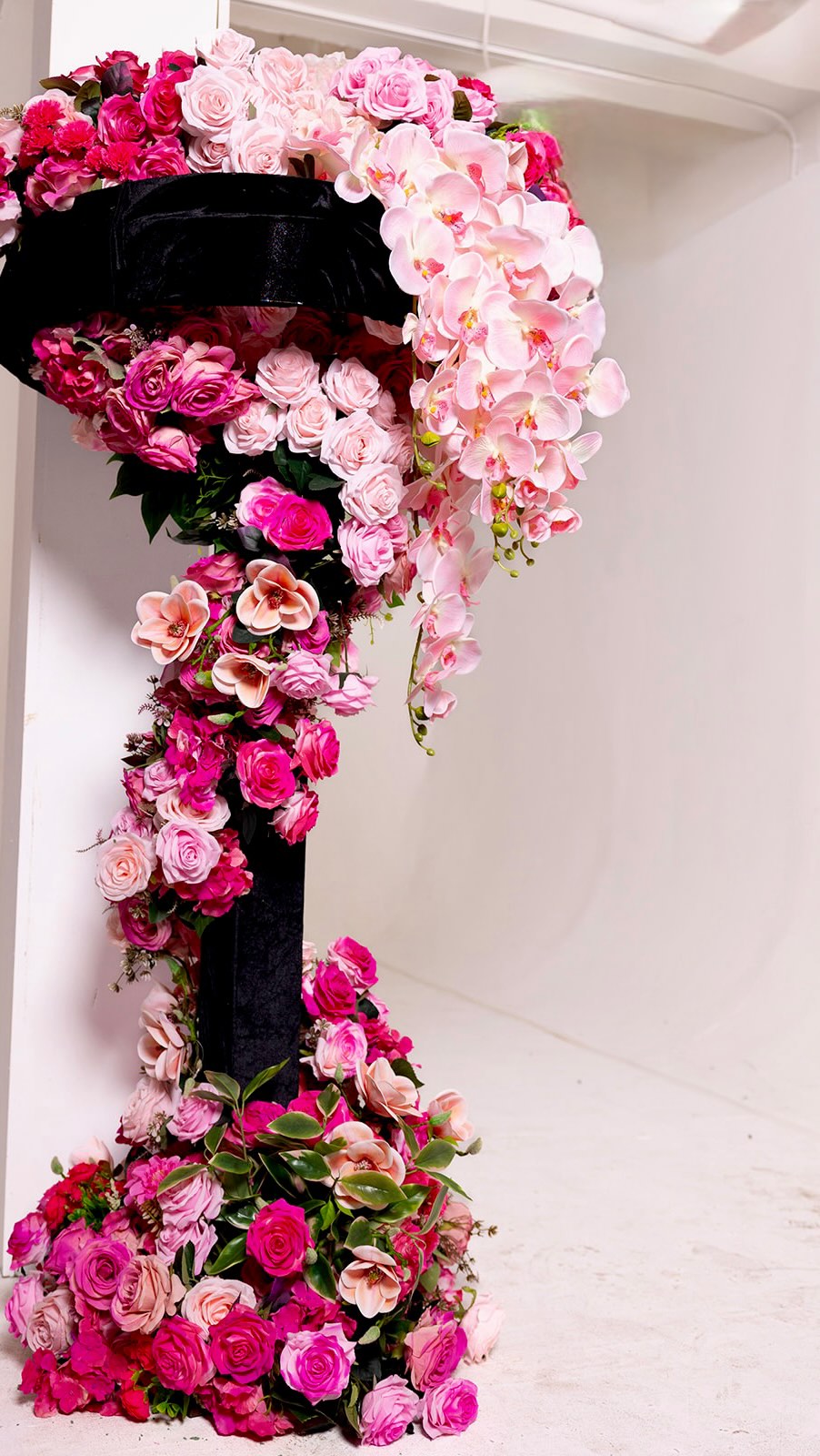 Venue walkthroughs are my favorite part… because this is where strategy meets creativity.
I’m not just looking, I’m envisioning.
I’m not just planning, I’m producing experiences.
When you think bigger, you create different.
And this year… it’s OVERFLOW ONLY. 🙏🏽🎯