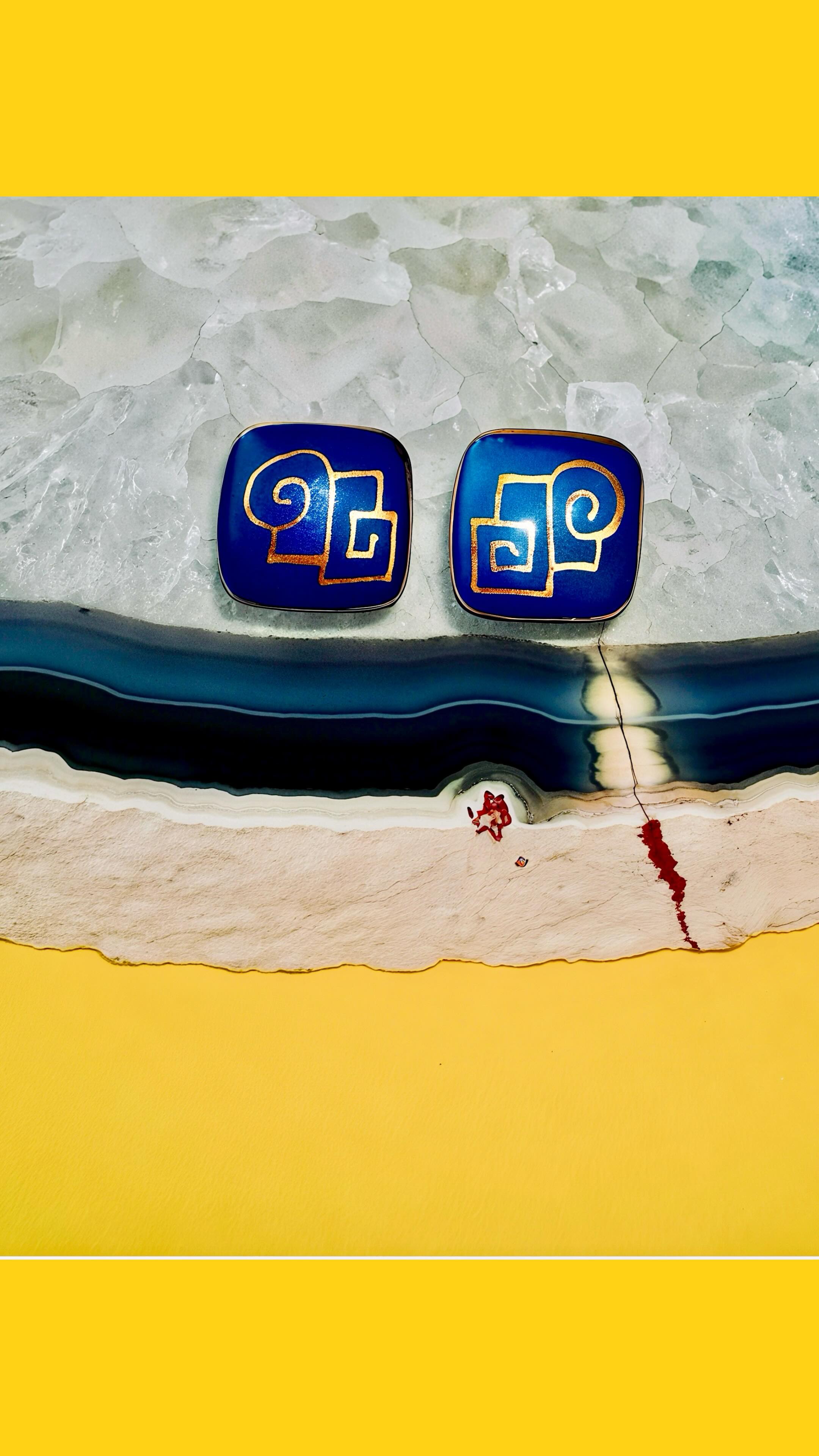 Toda a nossa Coleção Cerâmica é feita à mão em argila natural. Várias peças também desenhadas manualmente com ouro, como esse conjunto em cerâmica opaca azul. O desenho remete à arte inca, inspirado nas muitas viagens do artesão mineiro que é responsável pela sua criação.
Para adquirir essas peças e conhecer mais da nossa Coleção Cerâmica entre no nosso site.
Aproveite o FRETE GRÁTIS para compra de quaisquer produtos pronta entrega e não Não esqueça de usar o cupom BEMVINDA10 para desfrutar de desconto na sua primeira compra.
#luxosustentavel
#elegancianatural
#biojoiasexclusiva