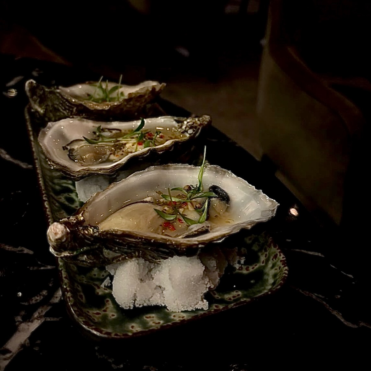 Besök The Lamp Restaurant!
Här ser ni några utav våra populära smårätter.
Är ni 7 personer eller mindre kan du göra en bordsreservation. För större sällskap eller för dig som hellre vill boka via telefon ringer du 011-12 20 10 alternativt mejlar oss på info@thelamprestaurant.se.