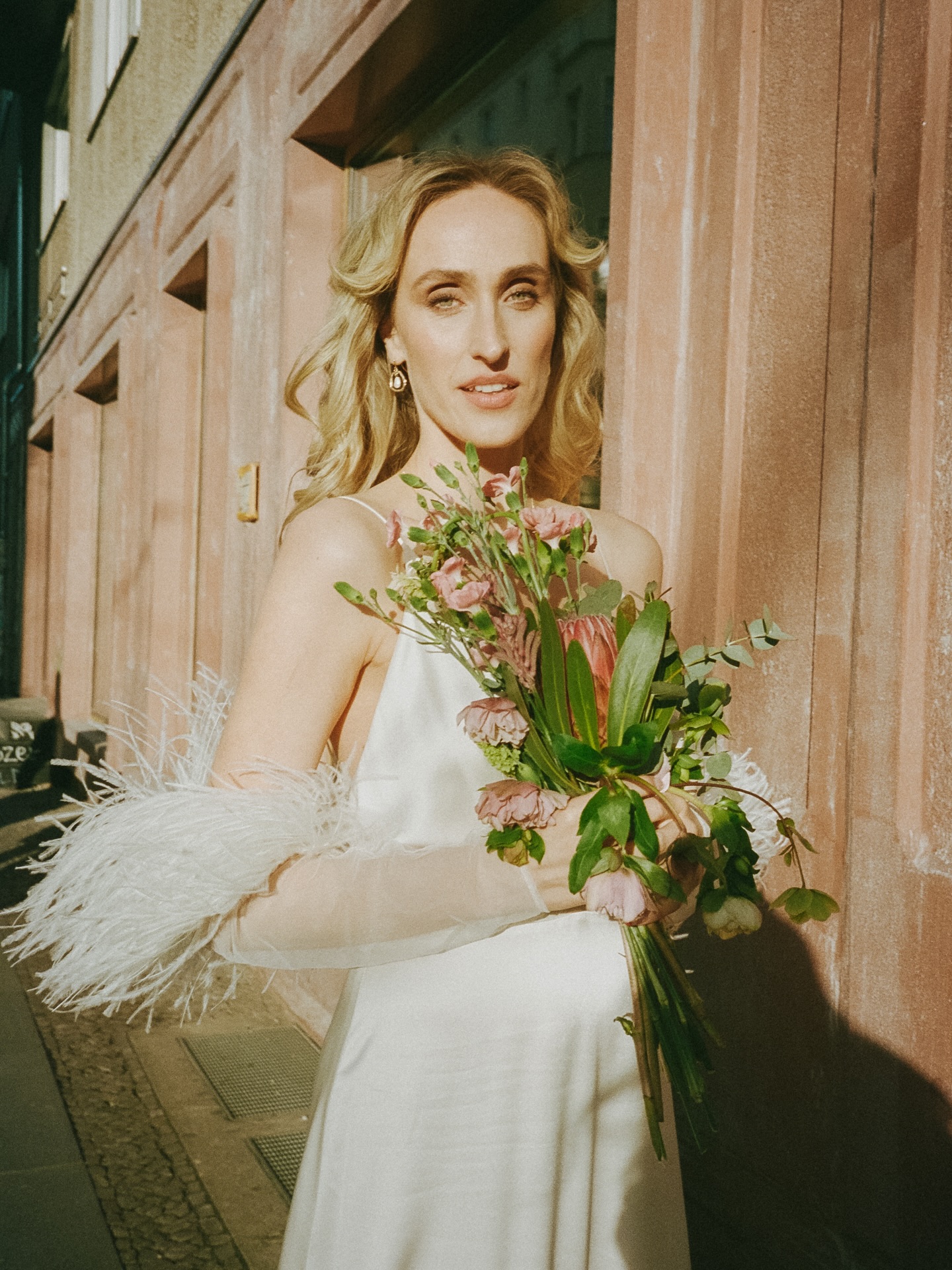 Still in love with the analogue city elopement vibe 🌞
Photos by @byasmusasmus
Planning and Creative Direction by @momentfest.de
Dress @andrea_hawkes_bridal
Dress Boutique @goldelsebridal
Location @gebruederfritz
Makeup by @dominika_obacz
Hair by @hairmake_hiro