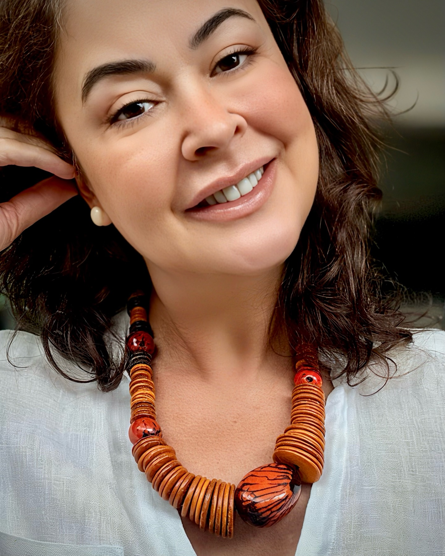 Nosso colar laranja foi feito cuidadosamente à mão, combinando insumos orgânicos da região amazônica e harmonia em tons laranja com um toque mais escuro.
Arte da floresta que transforma qualquer visual, dando personalidade e charme.
Não perca a chance de ter essa peça única.
Acesse o nosso site e aproveite o FRETE GRÁTIS para compra de quaisquer produtos pronta entrega.
Não esqueça de usar o cupom BEMVINDA10 para desfrutar de desconto na sua primeira compra.
#luxosustentavel
#arteamazonense
#biojoiasexclusivas
#colarlaranja