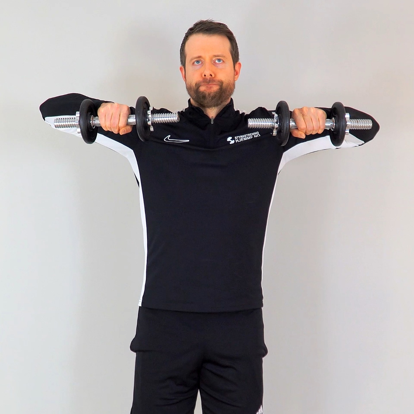 Stående skulderøvelse med manualer 🙌 OBS: Denne kan fort trigge nakke/skuldersmerter dersom du ofe opplever problemer der. For andre kan denne derimot være en fin øvelse å bruke 🙂
📲 Bli STERK hjemme med APPen vår: https://styrketreninghjemme.no
#skulder #hjemmetrening