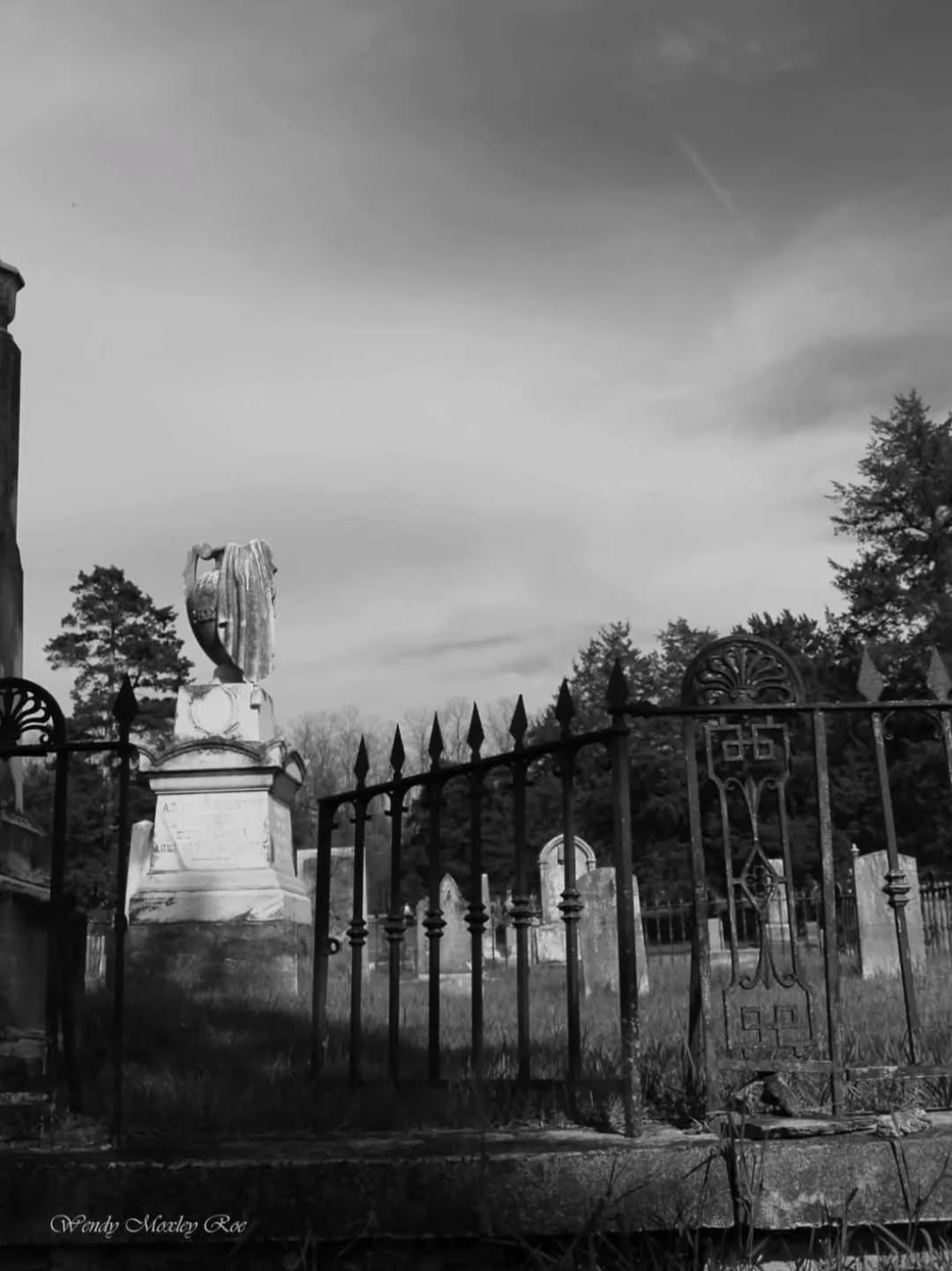 South Henderson Cemetery, South Henderson County, IL
#cemeteryphotography #tombstonetravels #cemeterytravels #cemeterywandering #cemetery_lens