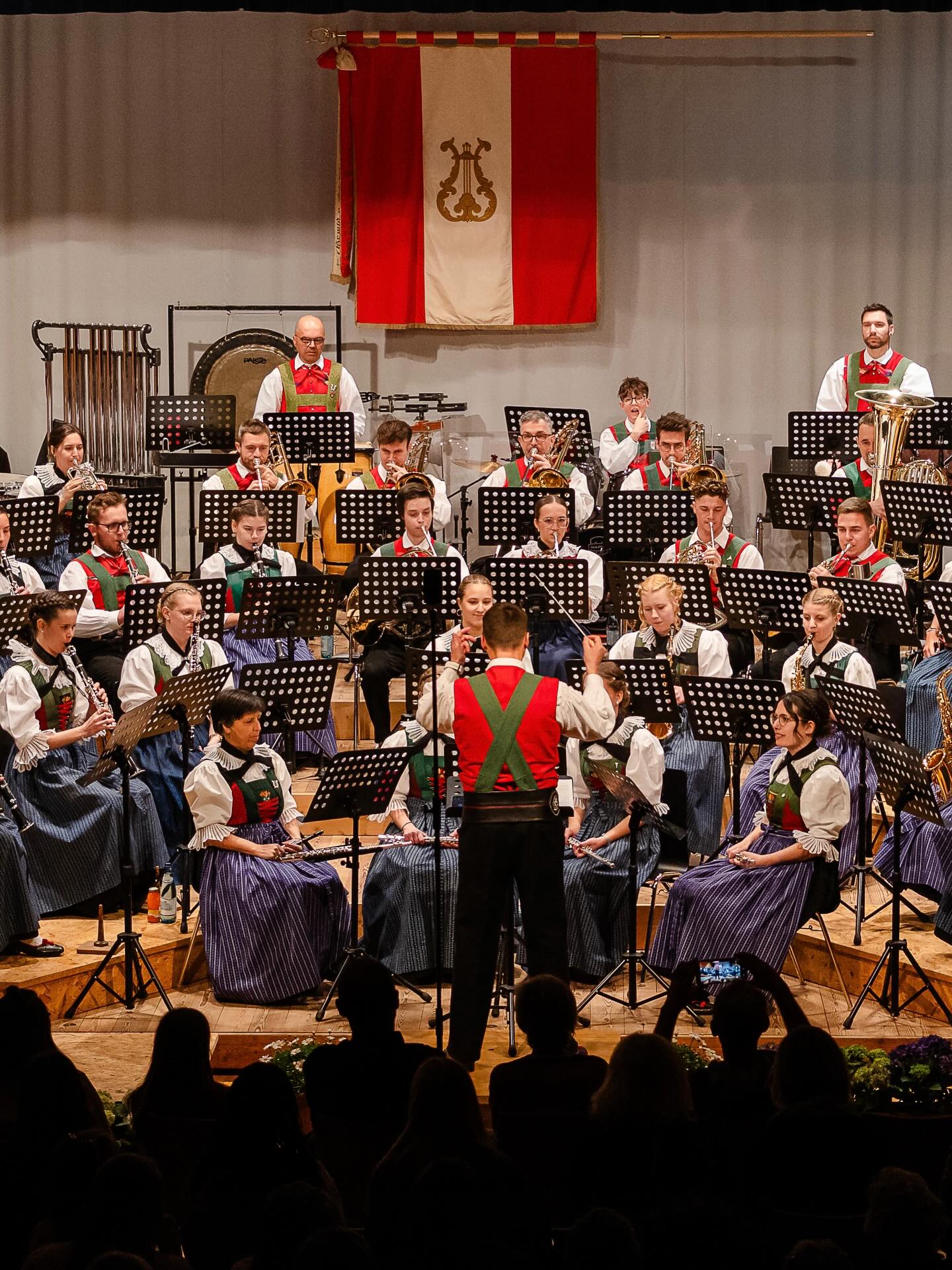 ✨FRÜHJAHRSKONZERT 2026✨
Genau vor einer Woche fand unser traditionelles Frühjahrskonzert statt. Ein Abend voller Freude, Musik und Emotionen.🥰
Wir haben gemeinsam mit euch ein wunderbares Konzert zum Besten gegeben, gelacht und gefeiert. Uns hat‘s Spaß gemacht. Danke an alle fürs Dabeisein!🫶🏻🥳
#mklajen #frühjahrskonzert #musikverbindet