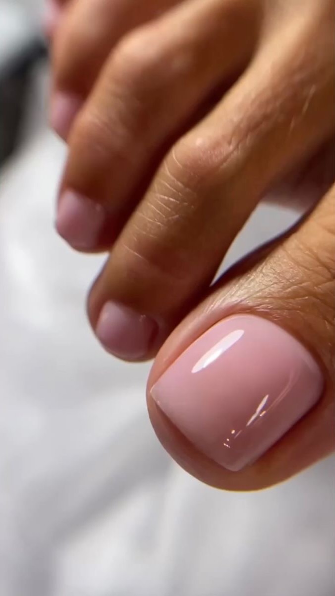 Le printemps est là… 🌸
Et si on arrêtait de cacher nos pieds ? 👣✨
C’est le moment parfait pour en prendre soin, les sublimer et les laisser respirer après l’hiver 💅🌿
Pédicure, soin, vernis… plus d’excuses !
Des pieds doux, nets et élégants, ça change tout 😍
Prête à sortir tes sandales avec fierté ? 💖
#BeautéDesPieds #Pédicure #Printemps #SoinDesPieds #SelfCare OnglesParfaits