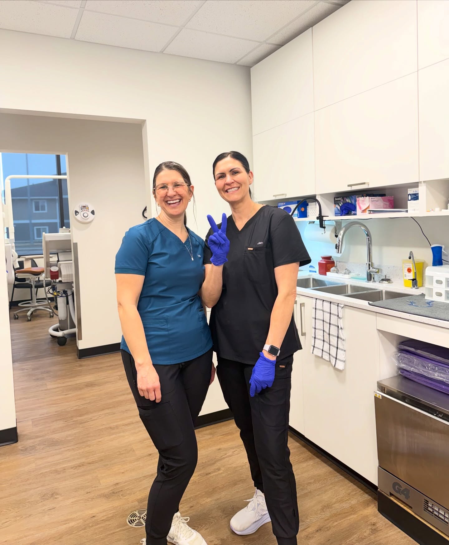 Guess who’s back, back again?
Valerie’s back, tell a friend!
.
We are so excited and so lucky to have Valerie back at Red Rock Dental!
👋🏻Say HELLO next time you’re in!
.
.
#redrockdental #medicinehatdentist #yxhdentist #yxhlocal #medicinehat