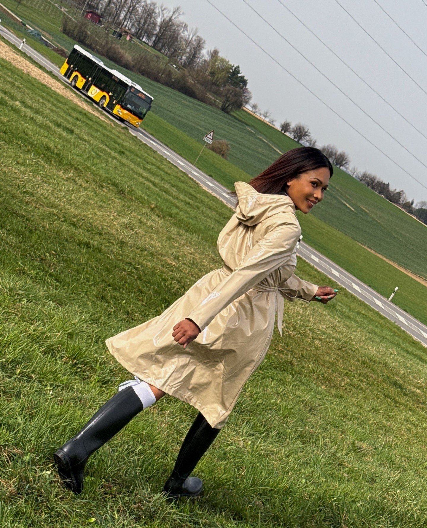 Last day 👀✨. Your favorite jacket / blazer with 10% OFF 🖤
(yes, with the app coupon )
Because the weather changes… but style stays 😏