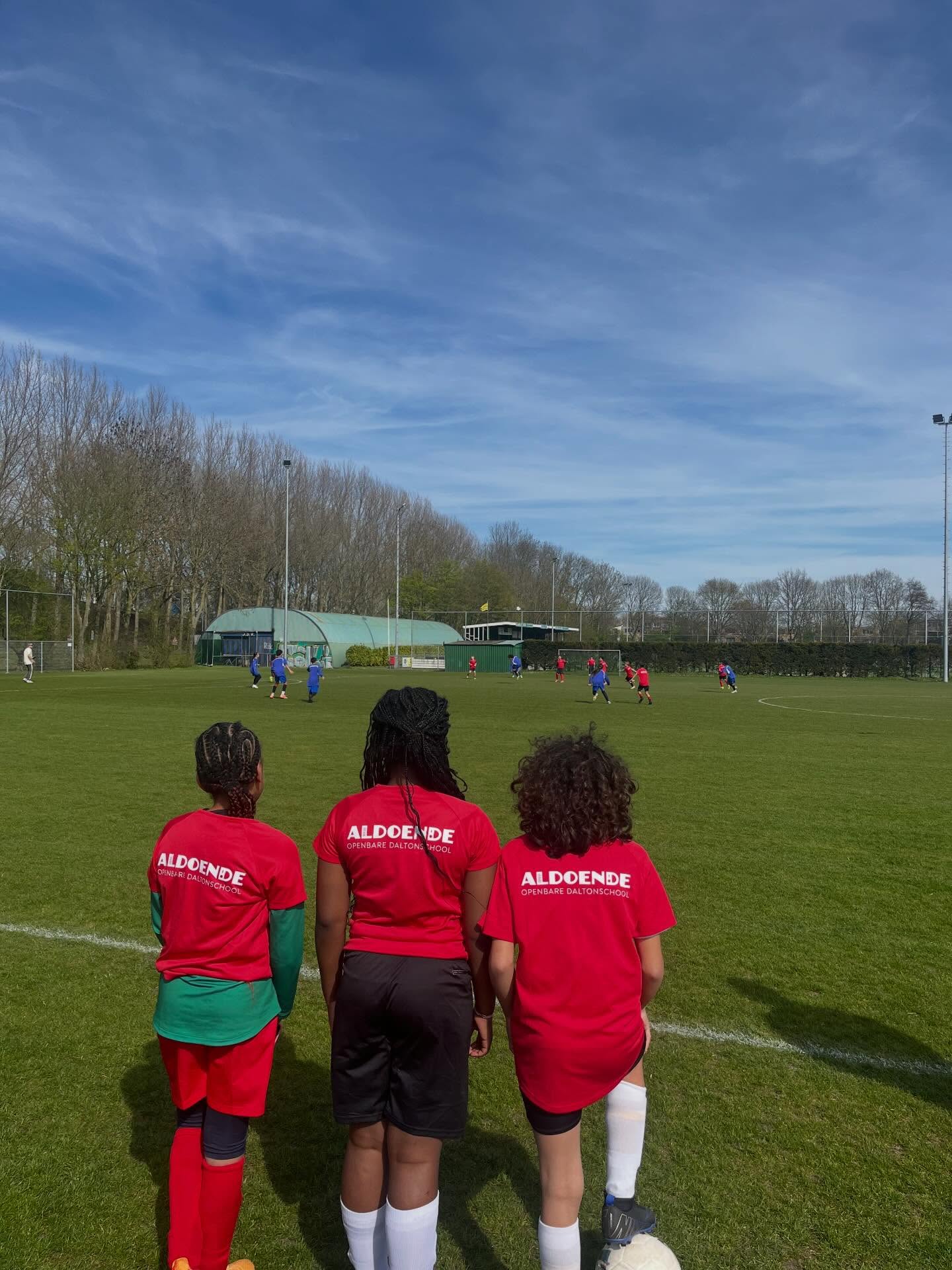 Spannende dag voor de kinderen van Aldoende. Vandaag zijn de kwartfinales van het schoolvoetbaltoernooi. Zet hem op Aldoende 🏆