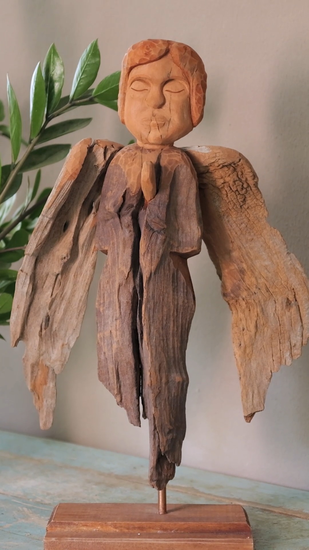 Algumas peças não são só decorativas, elas criam atmosfera.
Na nossa curadoria, cada objeto tem um papel dentro do ambiente. Um ponto de equilíbrio, um detalhe que chama atenção sem exagero, uma presença que faz diferença no dia a dia.
E agora, você pode trazer isso para o seu espaço com 30% de desconto em itens selecionados.
Fale com a gente pelo WhatsApp e conheça as peças disponíveis.
Hoje, loja aberta até as 14h.
Rua Madalena, 94 - Vila Madalena.
Ou acesse nosso WhatsApp - Link na bio 📲