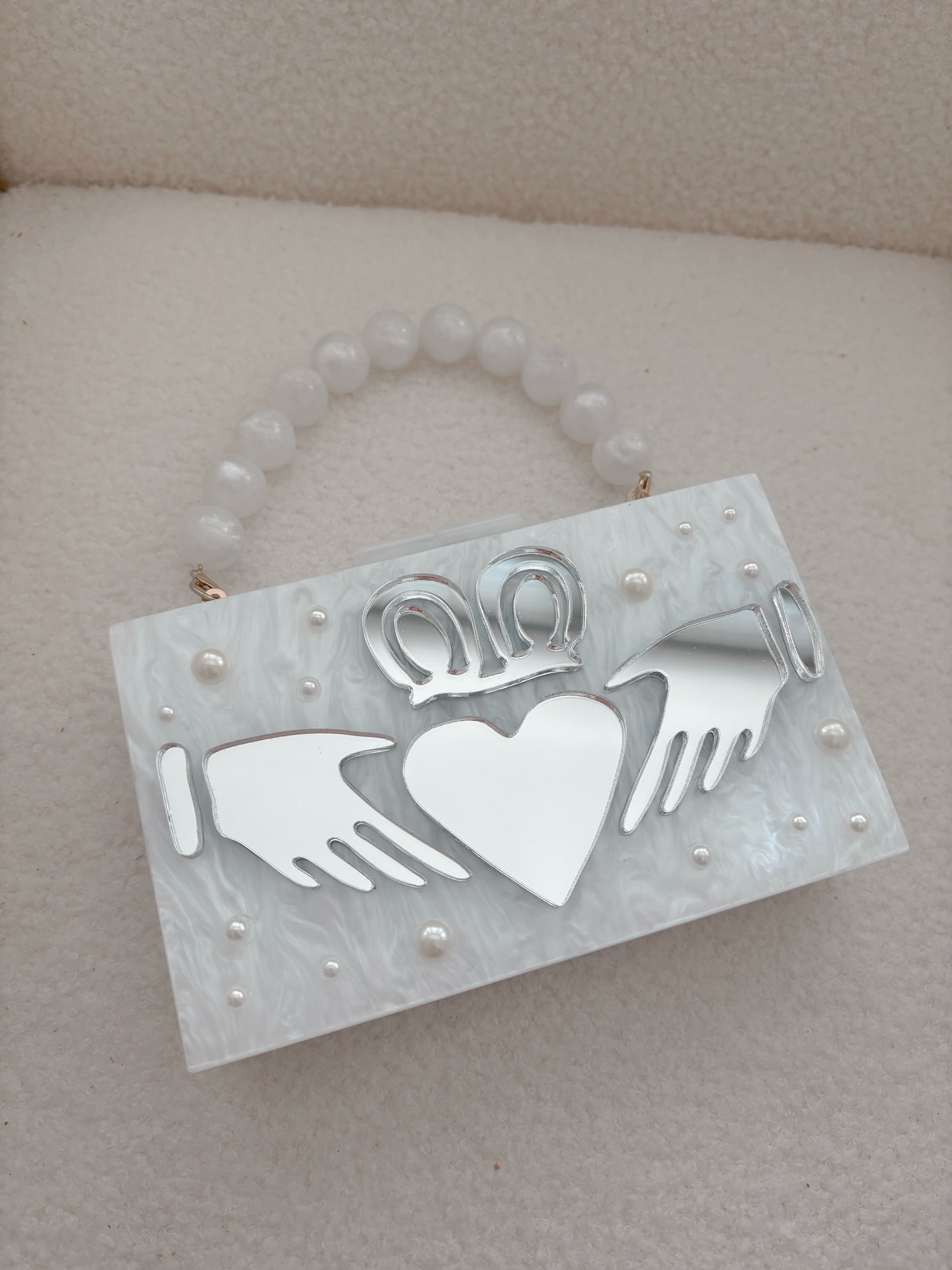 Pearls, but make it iconic ✨🤍
Our handcrafted acrylic clutch blends timeless elegance with a modern edge featuring a dreamy pearl finish, delicate beading, and a statement design that turns heads wherever you go.
Perfect for weddings, events, or elevating your everyday look 💫
#PearlBag #StatementAccessories #LuxuryStyle #BridalAccessories ChicStyle HandmadeDesign EveningBag FashionFinds