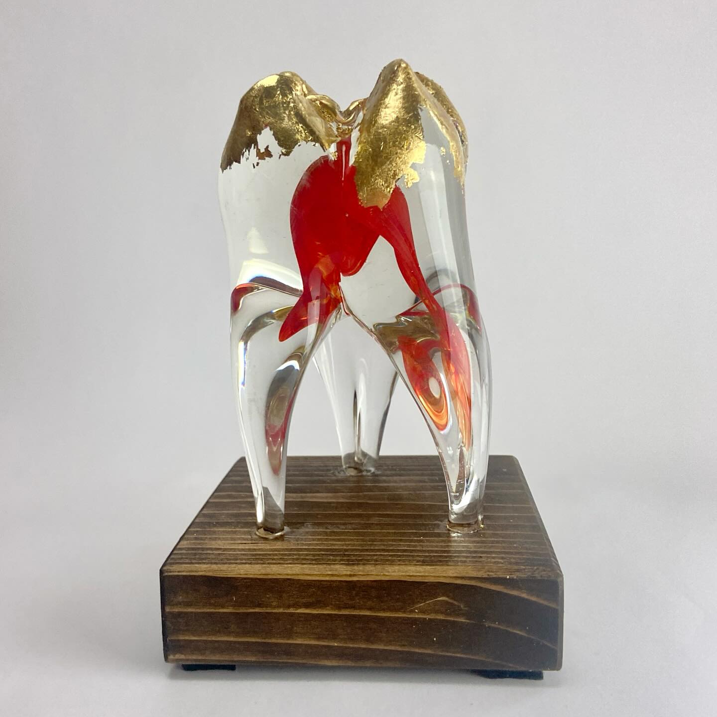 Glass tooth with red nerves and a little gold cap 🌟
Link in bio for availability
#dentist #oralsurgery #wisdomteeth