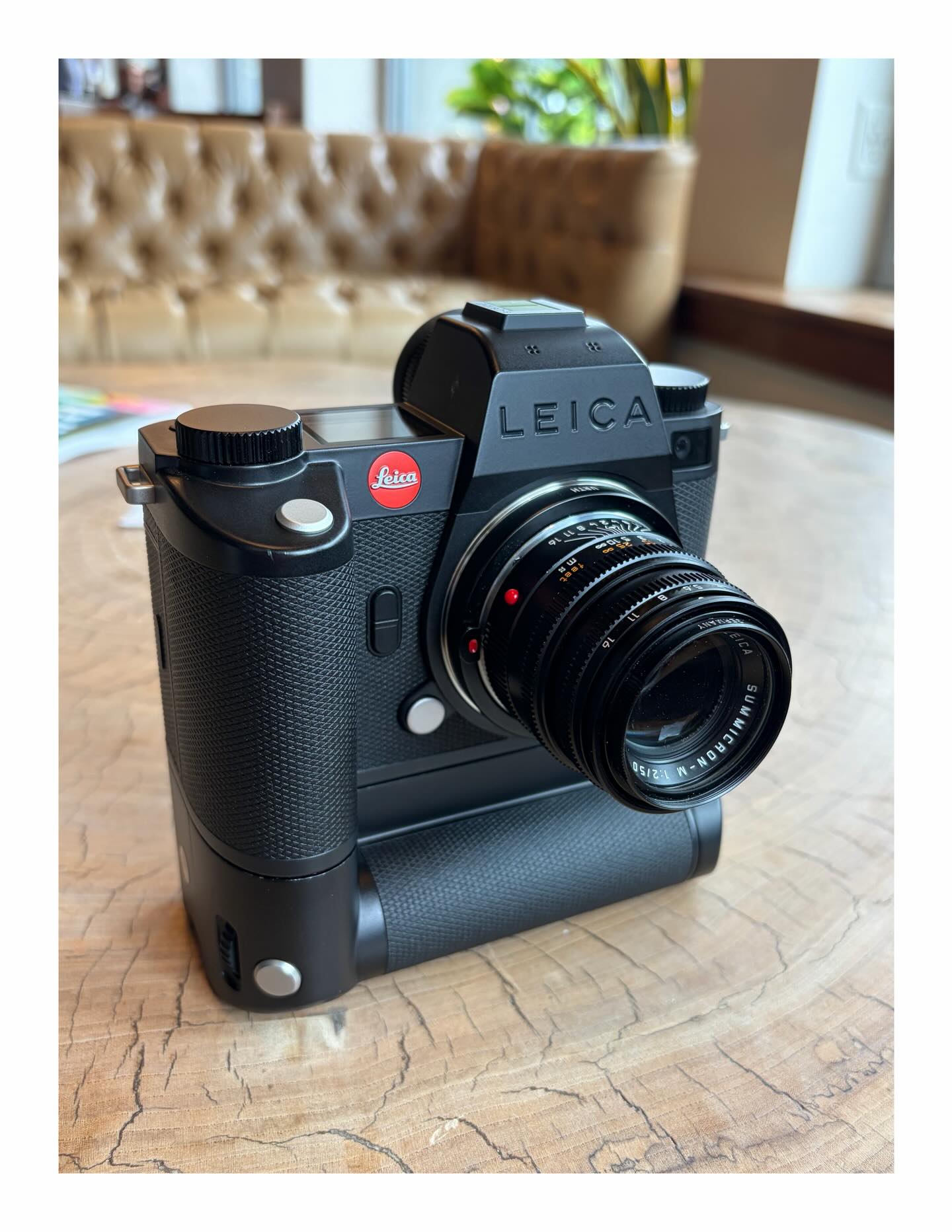 Shooting with manual lenses is fairly new to me. Had a chance last night at @downtownbentonville First Friday to put this combo to work. Luckily there’s lots to see on the square including some friends.