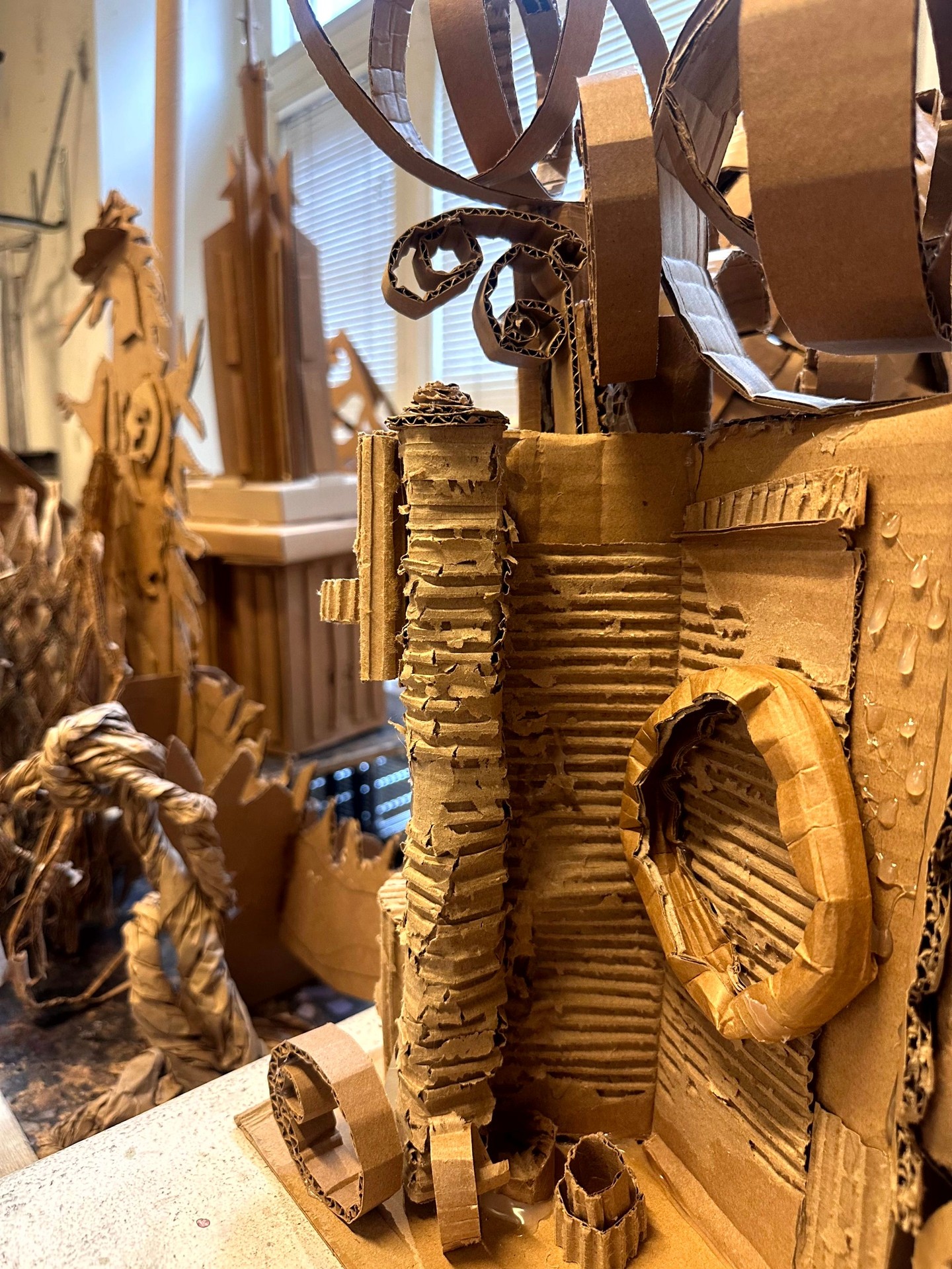 ๐๐๐๐ฒ๐๐ฅ๐๐ ๐๐๐ฎ๐ฅ๐ฉ๐ญ๐ฎ๐ซ๐ ๐๐๐ซ๐๐ญ๐ก๐จ๐ง ๐๐ฆ๐ฆ๐๐ซ๐ฌ๐ข๐จ๐ง ๐ฐ๐ข๐ญ๐ก ๐๐ข๐๐ก๐๐๐ฅ ๐๐๐ซ๐๐๐ โจโฃ
โฃ
It's the final day of our Recycled Sculpture Marathon Immersion Workshop led by multidisciplinary artist Michael Harada concludes after a week of intensive work by our students! Today, our students put down the cardboard and construction tools and pick up their drawing materials to complete a large 2-D drawing of their massive 3-D cityscape sculpture installation-turned-still life!โฃ
โฃ
From discarded scraps to a monumental installation, and finally to a series of stunning perceptual drawings. Keep an eye on our stories to see the final results!โฃ
โฃ
A special thank you to Michael Harada for leading this workshop with his extensive knowledge, incredible skill and amazing energy.โฃ
โฃ
#WashingtonStudioSchool #PaintingClasses #CollageClasses #DCArtists #VAArtists #MDArtists #ArtClasses #DCArtGallery #ThingstodoinDC #DrawingClasses #PrintmakingClasses