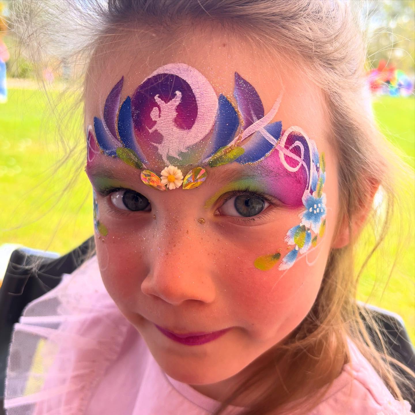 Happy Easter from a sunny @uptoncountrypark ☀️☀️ I am here until 4 today with face painting, hair braids, tattoos and more!! They have a great Easter trail for the kids too 🐣
#facepaintersofinstagram #facepaintingkids #facepaintingfun #facepaint #facepainter