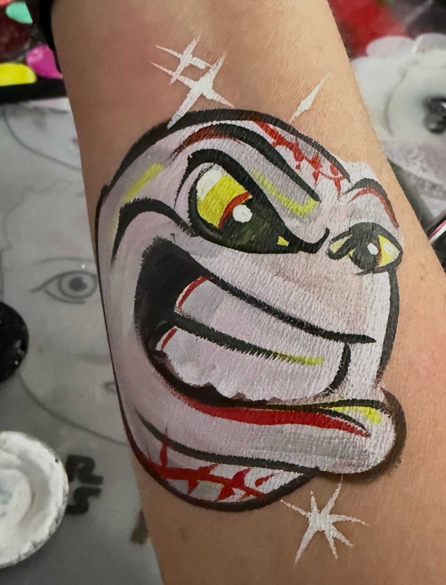 Just an angry little baseball face paint.
It’s a cutie. Now to make a video of me painting it.
#baseballfacepaint #facepaint #angrybaseball #baseball #houstonfacepainter