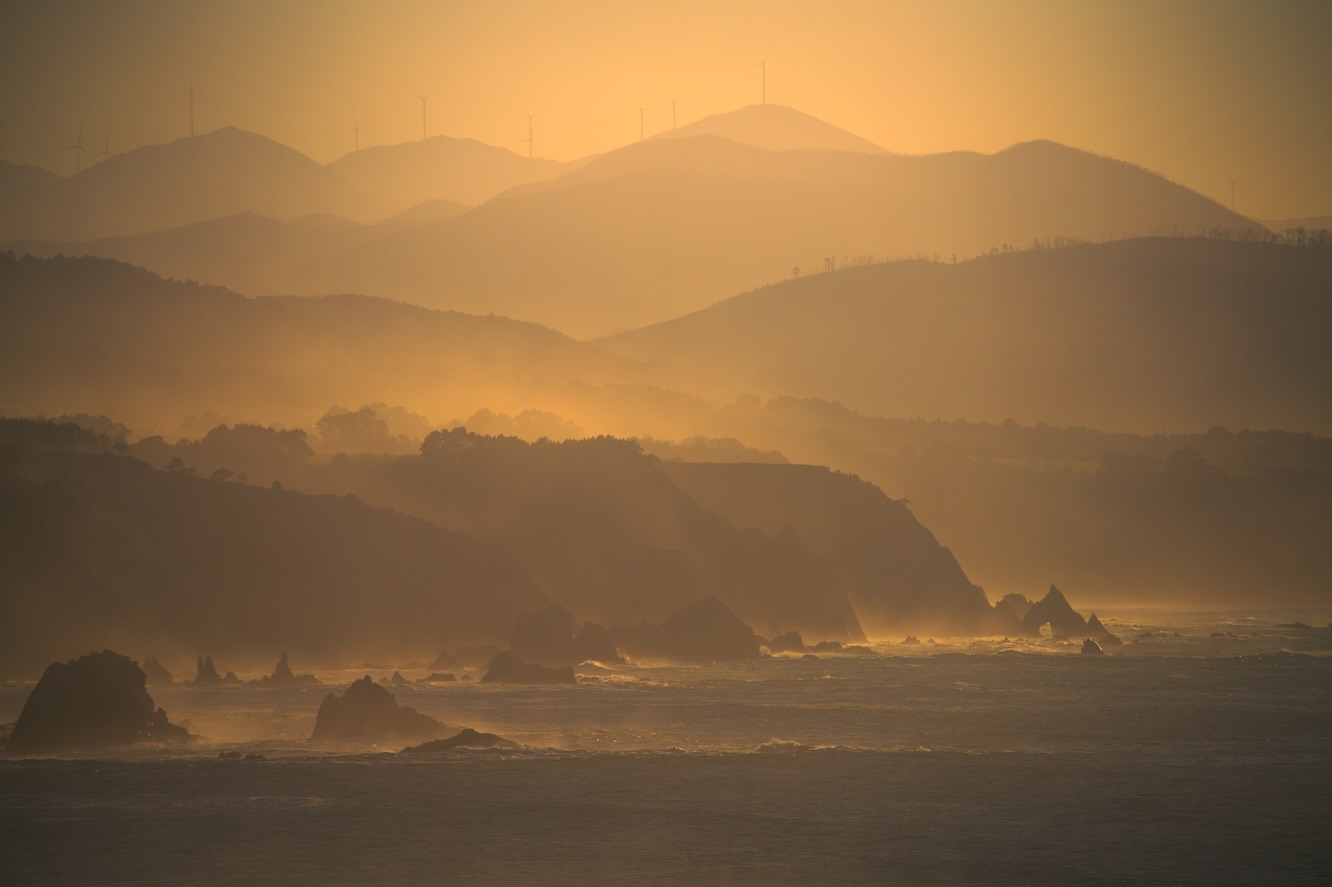 Misty layers during Sunset in Asturias
Same rocks. Same coastline. But everything looks different. As the sun set, the scene dissolved into soft layers of light and mist. The sharp, rugged formations from my last post turned into quiet silhouettes, fading gently into the distance.
Shot on Sony A7 RV + Sigma 100-400mm + @mavenfilters Maven Filters ND3 Dark CPL + framed on Gitzo Systematic Tripod, 3rd image shot on iPhone.