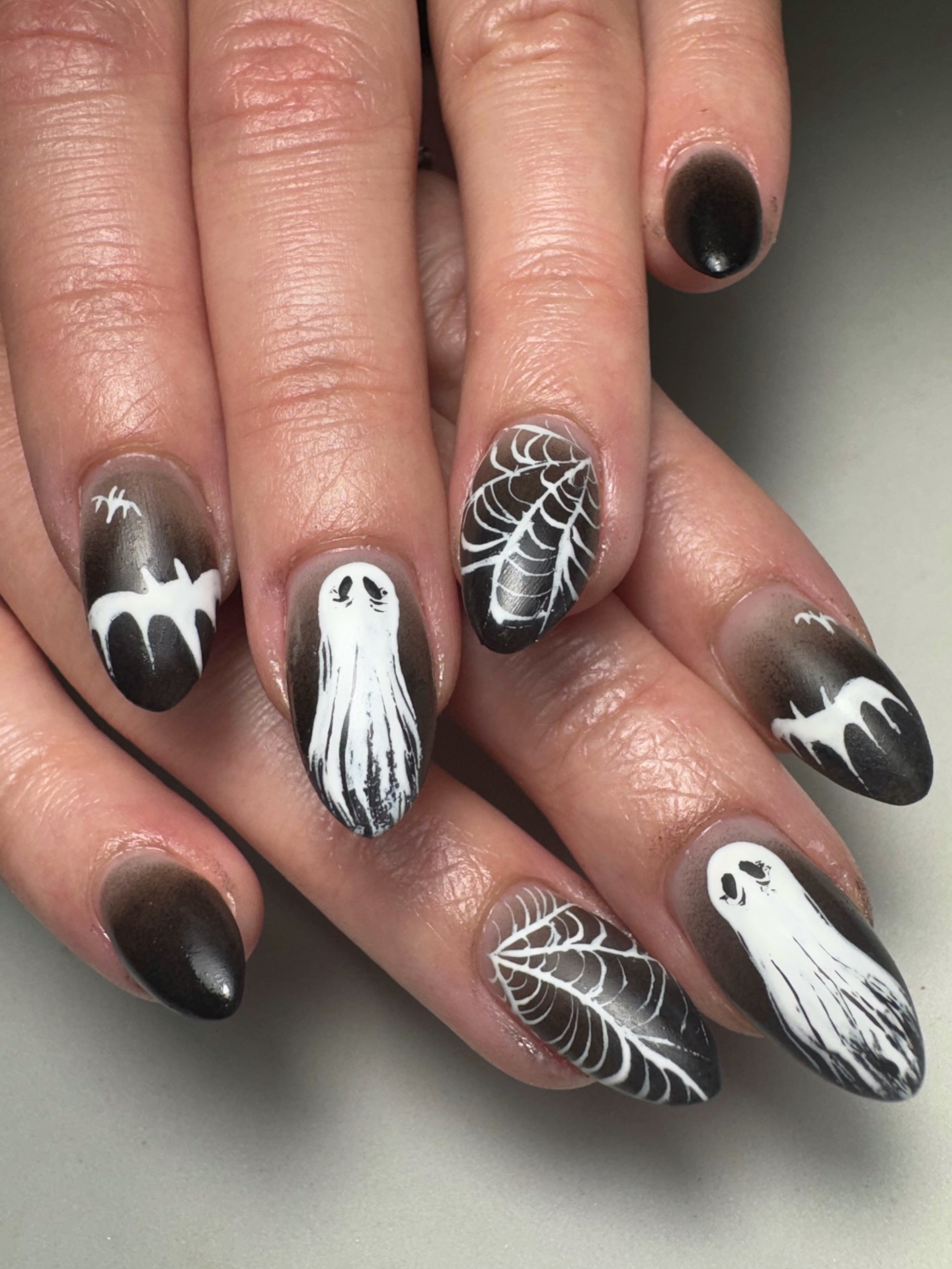 It’s always time for ghosts imo
Gel polish from @kokoistusa
Prep with @ericasata