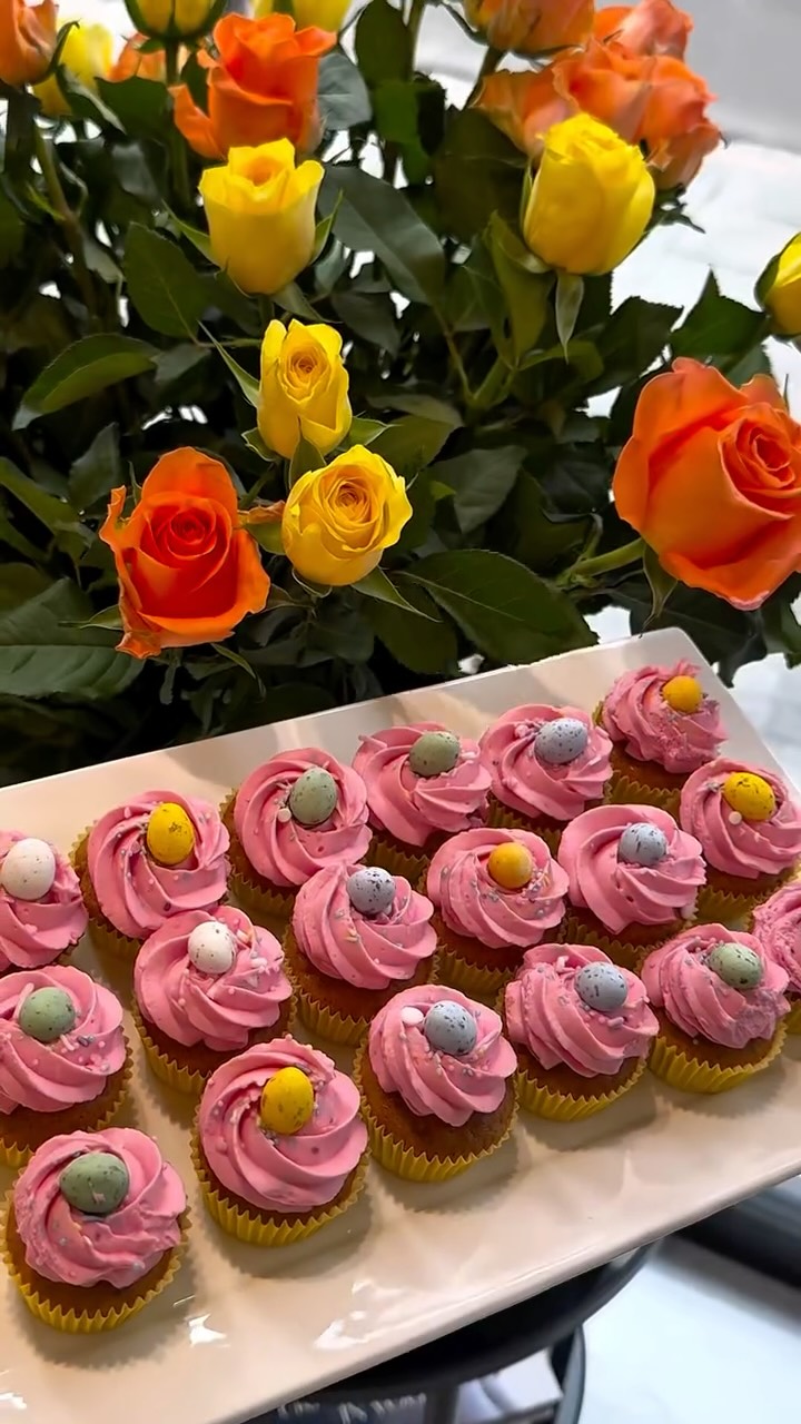 Always spoiling our clients… especially during Easter💛🐣
#schoonheidssalon #beautysalonantwerpen #manicure #haarkleuring