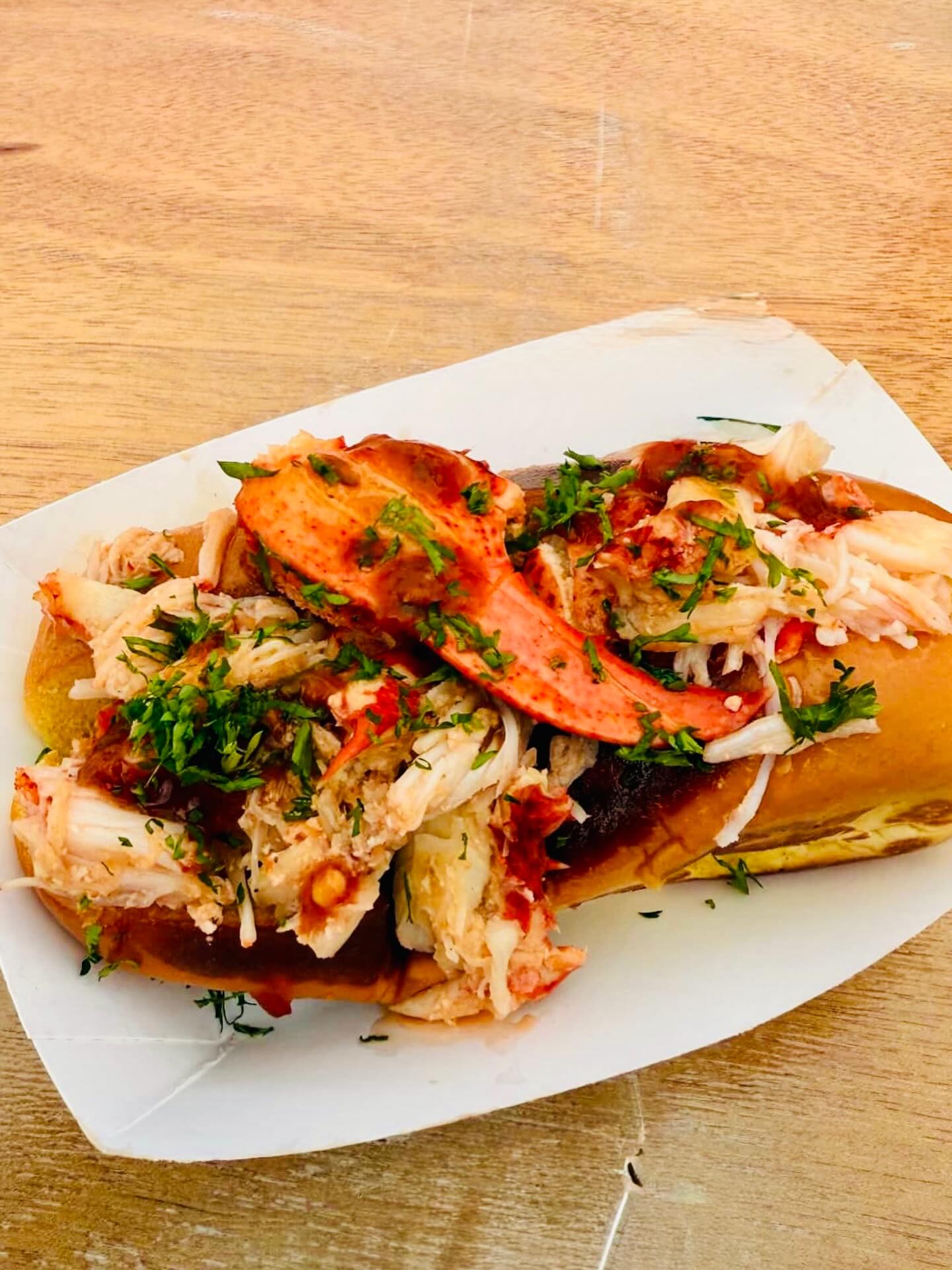 #chiligarlic #lobsterroll #lobstermakesitbetter #dreamfest #seafoodlover