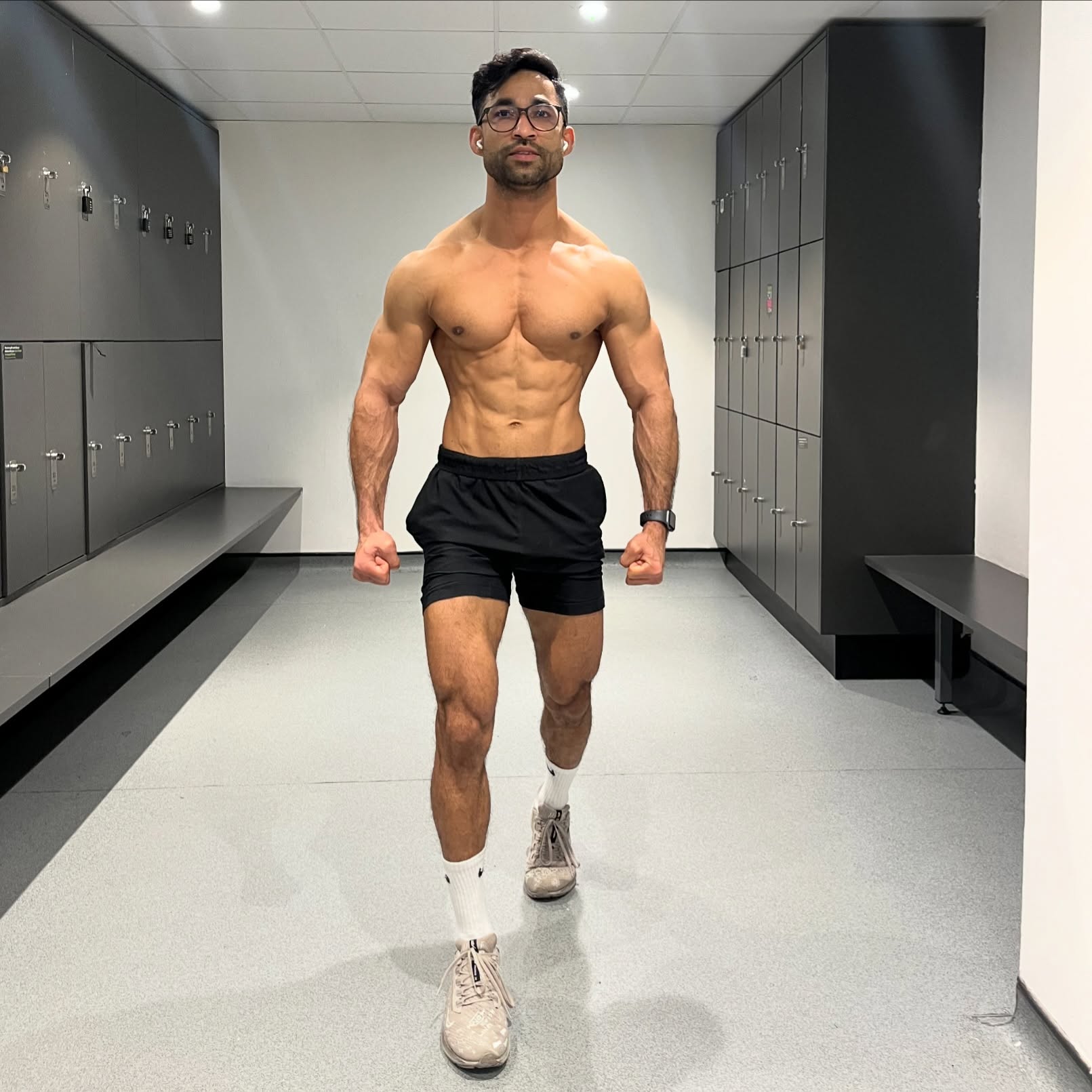 𝐓𝐡𝐞 𝐒𝐮𝐫𝐩𝐫𝐢𝐬𝐢𝐧𝐠 𝐓𝐫𝐮𝐭𝐡𝐬 𝐁𝐞𝐡𝐢𝐧𝐝 𝐋𝐞𝐚𝐧 𝐌𝐮𝐬𝐜𝐥𝐞 𝐁𝐮𝐢𝐥𝐝𝐢𝐧𝐠
Ever felt stuck on your muscle-building journey?
Here are 5 Muscle-Building Insights that could revolutionize your progress!
1. Laser-Focus on Muscle: Start with a clear goal - building muscle. Don’t juggle between muscle gain and fat loss. Commit fully and watch your body transform!
2. Smart Eating: Forget random meals! Choose consistent, calorie-surplus nutrition. Plan or track your meals for sustained muscle growth. It’s a game-changer!
3. Gut Check: Your digestive health fuels muscle success. Good gut health equals effective nutrient absorption, crucial neurotransmitters, and a robust immune system - all vital for your gains!
4. Patience Pays: True bulking is a marathon, not a sprint. Aim for a steady gain over 6+ months, and the results will be worth the wait!
5. Supercharge with Supershakes: Short on time? Pack in quality nutrients with delicious supershakes! Perfect for on-the-go nourishment.
🔥 BONUS: Craving my top muscle-building shake recipes?
DM me “Protein” to get the secret blends that fuel my growth!
#musclebuilding #musclebeach #musclemodel #musclebuildingfoods #musclebuildingtips #musclebuildingtips #musclebuildingplan #musclebuildingshake