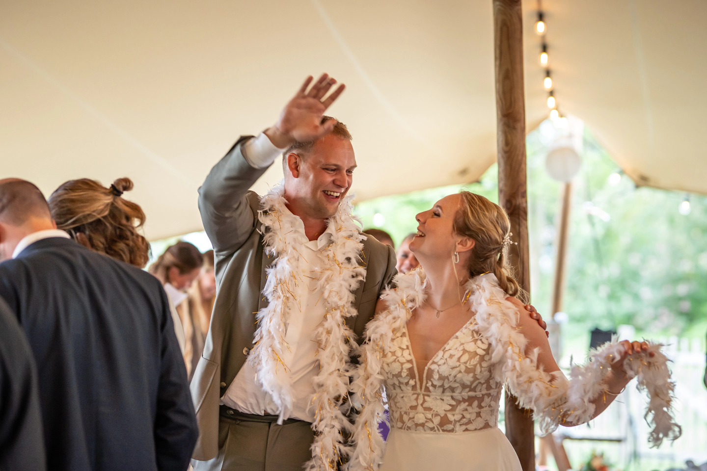 Wat een feest was deze bruiloft! Dubbel feest, want ik was ook nog eens jarig die dag 🥳 Echt met tranen in m'n ogen gestaan van het lachen: super leuk bruidspaar (@duijndamnadine 😘), onwijs gezellige gasten en hele mooie locatie! En ook nog eens het zonnetje wat heerlijk doorkwam 's avonds 🌞
Locatie: @breezzebrielle
Performers: @manoukduijn en @rinkaduijndam 😜
Videograaf: @bytessvb
#bruiloftfotograaf #bruidsfotografie #bruidsfotograaf #bruiloft #trouwfotografie #trouwfotos #trouweninnederland #trouwfotograaf