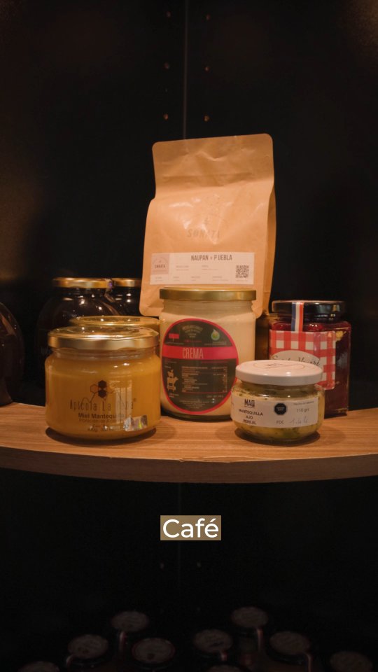 Para nosotros, la filosofía no es solo un concepto, sino la base que guía cada colaboración. Es lo que nos impulsa a cuidar con especial atención todos y cada uno de los procesos que nuestros colaboradores llevan a cabo con sus productos.
Como puedes descubrir en nuestro reel, o acercándote directamente a Huevo La Pradera, es posible apreciar la calidad excepcional de cada ingrediente que llega a Saint Honoré y que, tras un proceso meticuloso, se transforma en un pan terminado, digno de nuestra esencia. 💛🤲