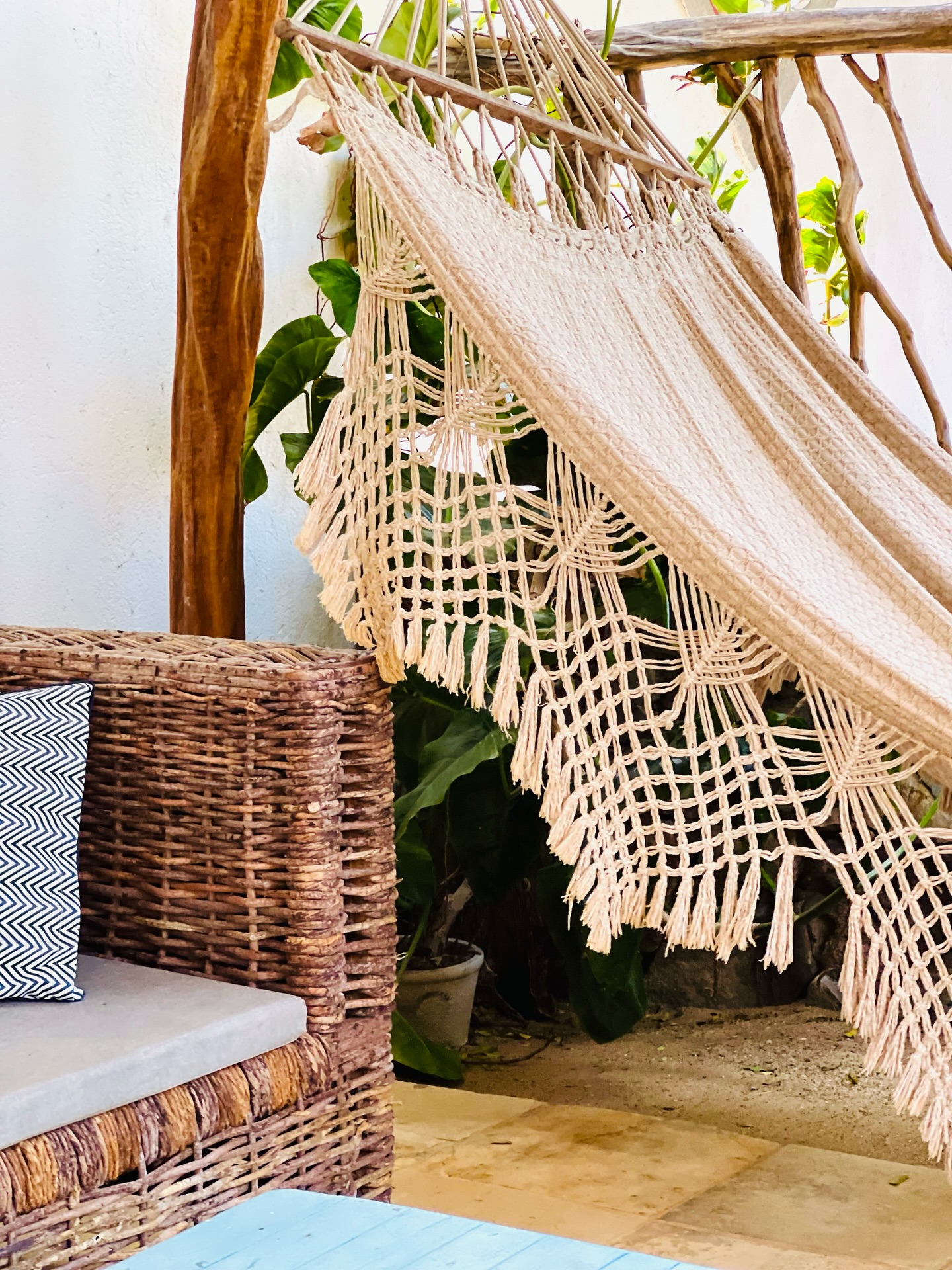 Detalhes que nos compõe e faz da Dolce Vita, aconchego🍃
Cada elemento aqui é pensado para oferecer conforto e relaxamento, convidando o olhar a explorar cada canto deste refúgio.