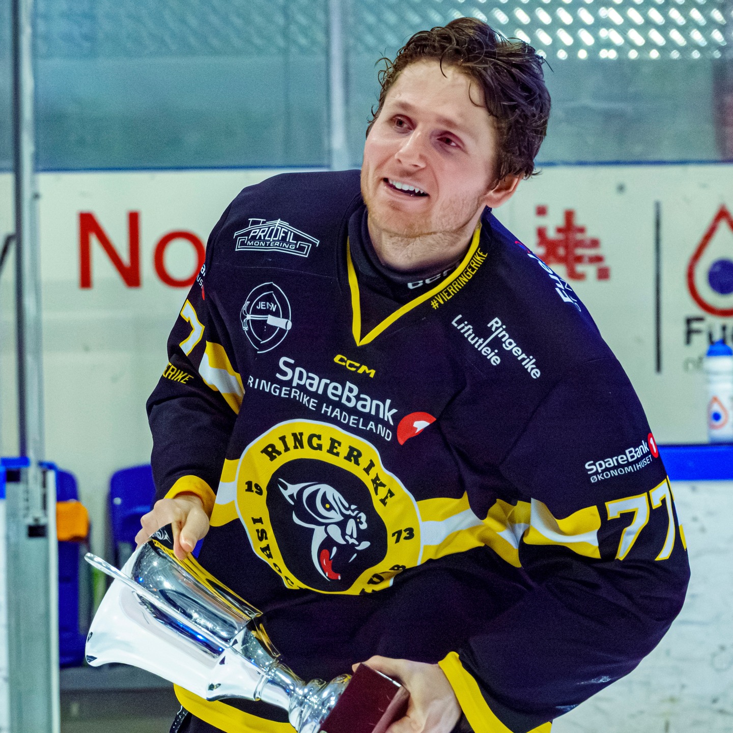 Poengkongen snakker ut: - Spesielt da vi ledet 2-0 i kamper i starten der hadde jeg så utrolig lyst, men det gikk bare ikke min vei 🏒
John Beaton dominerte i grunnserien for @ringerike_panthers, men i finaleserien mot @gjovikhockey stoppet det opp. Nå forteller han om den mentale ryggsekken og den magiske forløsningen i Schjongshallen.
Les det ærlige intervjuet på Hockey4You.no nå! 🚨
#2hockey #hockey4you #norskishockey #norskhockey #hockeyliga1