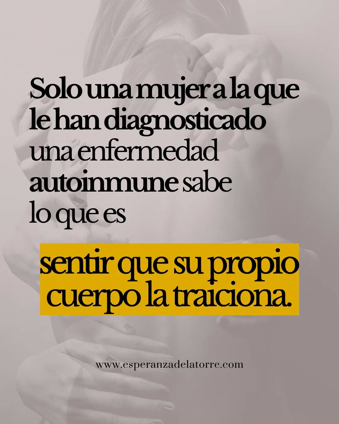 𝐄𝐥 ú𝐥𝐭𝐢𝐦𝐨 𝐛𝐫𝐨𝐭𝐞 𝐝𝐞 𝐬𝐮 𝐜𝐨𝐥𝐢𝐭𝐢𝐬 𝐮𝐥𝐜𝐞𝐫𝐨𝐬𝐚 duró prácticamente un año. Doce meses sintiendo que su propio cuerpo la traicionaba.
Doce meses... que se dice pronto.
Dos brotes fuertes y, entre ellos, sangrados intermitentes que no terminaban de cesar.
Doce meses sintiendo que su cuerpo fallaba.
𝐃𝐨𝐜𝐞 𝐦𝐞𝐬𝐞𝐬 𝐝𝐞 𝐦𝐢𝐞𝐝𝐨, 𝐝𝐞𝐬𝐞𝐬𝐩𝐞𝐫𝐚𝐧𝐳𝐚, 𝐭𝐫𝐚𝐭𝐚𝐦𝐢𝐞𝐧𝐭𝐨𝐬 que no cambiaban el fondo, síntomas que ningún médico podía calmar sin poner en riesgo su propia salud.
Cuando 𝐥𝐚 ú𝐧𝐢𝐜𝐚 𝐬𝐚𝐥𝐢𝐝𝐚 𝐪𝐮𝐞 𝐥𝐞 𝐨𝐟𝐫𝐞𝐜í𝐚𝐧 𝐞𝐫𝐚𝐧 𝐥𝐨𝐬 𝐛𝐢𝐨𝐥ó𝐠𝐢𝐜𝐨𝐬, decidió buscar otra manera de entender lo que su cuerpo le estaba mostrando… y llamó a mi puerta.
Hoy, después de un par de meses trabajando, cuando terminábamos la sesión dijo: "𝑨𝒉𝒐𝒓𝒂 𝒆𝒏𝒕𝒊𝒆𝒏𝒅𝒐 𝒑𝒐𝒓 𝒒𝒖é 𝒑𝒂𝒔ó 𝒕𝒐𝒅𝒐, 𝒕𝒂𝒍 𝒄𝒖𝒂𝒍 𝒑𝒂𝒔ó… 𝒕𝒐𝒅𝒐 𝒕𝒊𝒆𝒏𝒆 𝒔𝒆𝒏𝒕𝒊𝒅𝒐."
Por primera vez, el rompecabezas que le dijeron que no existía… se armó. Cada síntoma encajaba. Cada reacción dejaba de ser un misterio. 𝐋𝐚 𝐜𝐨𝐧𝐟𝐮𝐬𝐢ó𝐧 𝐝𝐢𝐨 𝐩𝐚𝐬𝐨 𝐚 𝐥𝐚 𝐜𝐥𝐚𝐫𝐢𝐝𝐚𝐝.
Todo el miedo, la frustración, la desesperanza… empezaban a entenderse desde lo que realmente ocurrió. 𝐋𝐨 𝐪𝐮𝐞 𝐩𝐚𝐫𝐞𝐜í𝐚 𝐢𝐦𝐩𝐨𝐬𝐢𝐛𝐥𝐞, ahora, por fin, tenía sentido.
Con esa certeza, el cuerpo 𝐝𝐞𝐣𝐚 𝐝𝐞 𝐬𝐞𝐫 𝐞𝐧𝐞𝐦𝐢𝐠𝐨 y comienza a mostrarse como aliado.
La comprensión reemplaza al miedo, y lo que antes era confuso empieza a leerse con claridad.
Pero el proceso no termina aquí. En sesión seguimos desentrañando cada brote, cada detonante, cada momento en el que su cuerpo necesitó responder así… hasta que toda la historia queda expuesta con claridad. Y desde ahí, 𝐥𝐨 𝐪𝐮𝐞 𝐚𝐧𝐭𝐞𝐬 𝐩𝐚𝐫𝐞𝐜í𝐚 𝐢𝐧𝐞𝐯𝐢𝐭𝐚𝐛𝐥𝐞 empieza a dejar de serlo.
Comprender la lógica del cuerpo lo cambia todo. Cada síntoma, cada reacción, cada brote… tenía un porqué, un momento preciso, una razón que finalmente puede verse. 𝐋𝐨 𝐪𝐮𝐞 𝐚𝐧𝐭𝐞𝐬 𝐩𝐚𝐫𝐞𝐜í𝐚 𝐮𝐧 𝐜𝐚𝐨𝐬 𝐬𝐢𝐧 𝐬𝐚𝐥𝐢𝐝𝐚 ahora se muestra con coherencia.
👇🏻 CONTINÚA EN COMENTARIOS👇🏻
