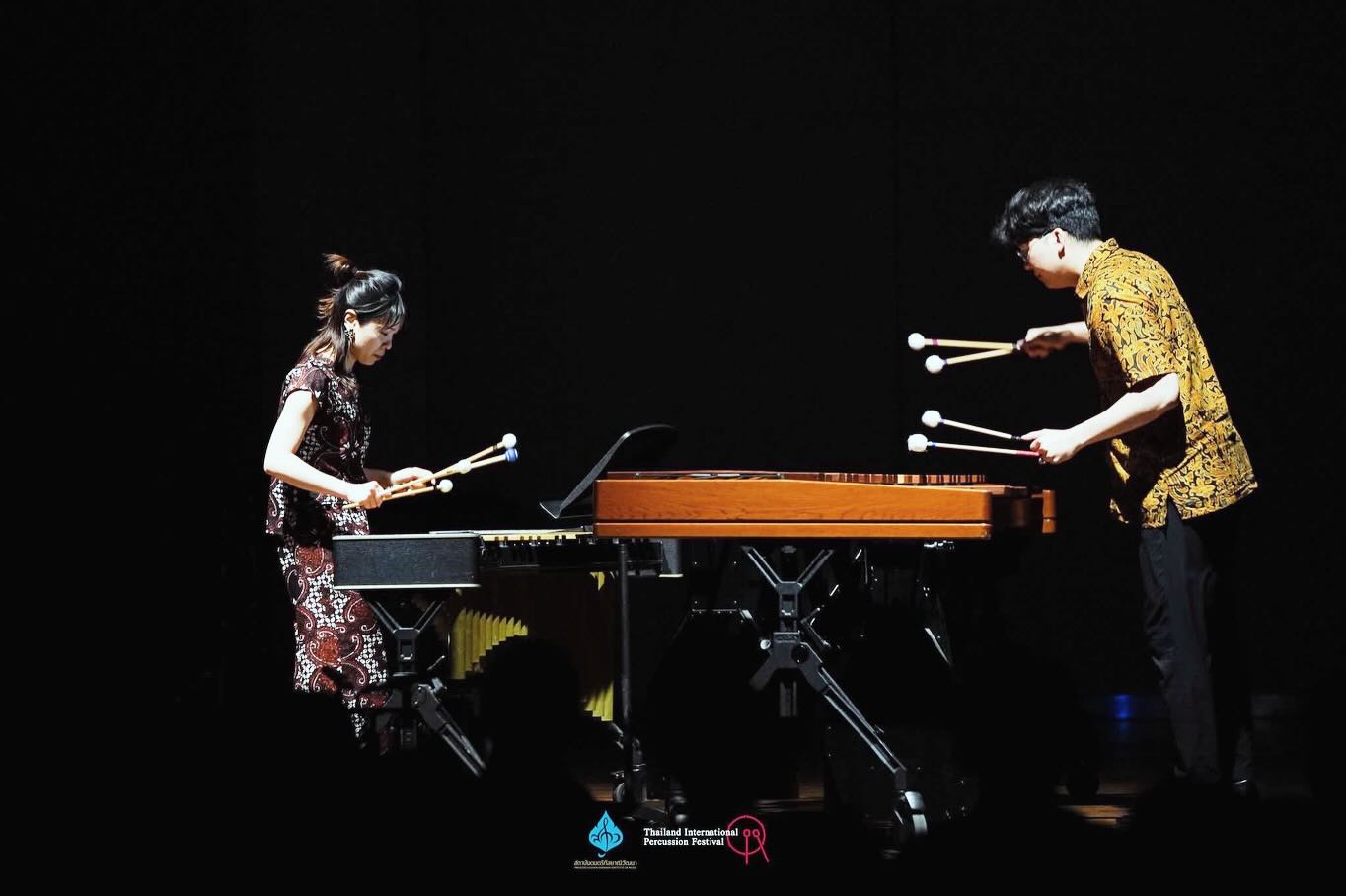 Thailand recap part 3 !🇹🇭
Thailand International Percussion Festival @tipf_per Day3 final - Masterclsses (solo and ensemble with @adamtanpercussion ) and last concert🎶
From early morning, the day was filled with lessons, and in the evening, we had a concert featuring both artists and students.
During the masterclasses, I tried to not only help solve specific challenges for the performers, but also to share as many ideas and perspectives as possible with everyone listening. Since my student days until now, I’ve always been excited by new insights, ideas, and sensations, thinking “I want to try that too!” (My four years in Strasbourg with Emmanuel Séjourné were exactly like that.)
In my lessons, I always hope to expand each student’s musical vocabulary, even just a little. The interactions within the class were also truly memorable.
Thank you, everyone ✨
The concert in the evening was deeply moving and inspiring, filled with so much beautiful music.
Wieland @wieland_welzel , a timpanist from the Berlin Philharmonic, performed an improvisation using only his left hand due to a shoulder injury. His technique was solid, his music full of intensity, yet his movements were minimal and focused only on what was necessary. It was truly beautiful. I was completely amazed by a level of artistry that could have been recorded as it was.
Adam and I felt really good about our performance too 😄
We both love music, and I sometimes reach a state where, when everything feels right, I can just let go of all thoughts and become completely immersed in the music.
It’s taken me quite a long time to reach a point where I can truly feel this, whether in solo or duo settings…
Now, my goal is to experience this feeling more consistently in concerts. ( That’s also how I felt in the last competition @worldmarimbacompetition ) I hope to share another beautiful moment in the next concert at @uwamusic 🎶
It was a festival that moved my heart and gently pushed me forward. I’m also very grateful for the opportunity to connect with fellow percussion lovers and spend time communicating with each other ✨🙏
Thank you again @congasbank @tipf_per 🇹🇭❤️