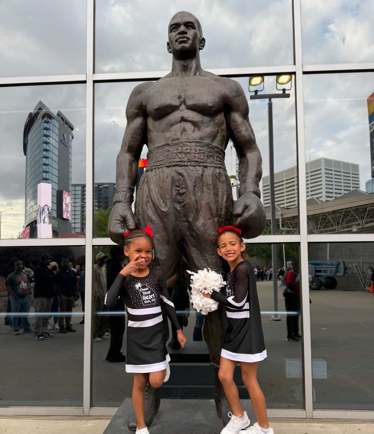 Standing with greatness ๐๐ฃ
Future champs in the making!!
So proud of these girls bringing the energy on and off the mat ๐ชโจ
#CYHO #MariettaGA #atlantahawks #FutureChampions #cheeryourheartout
