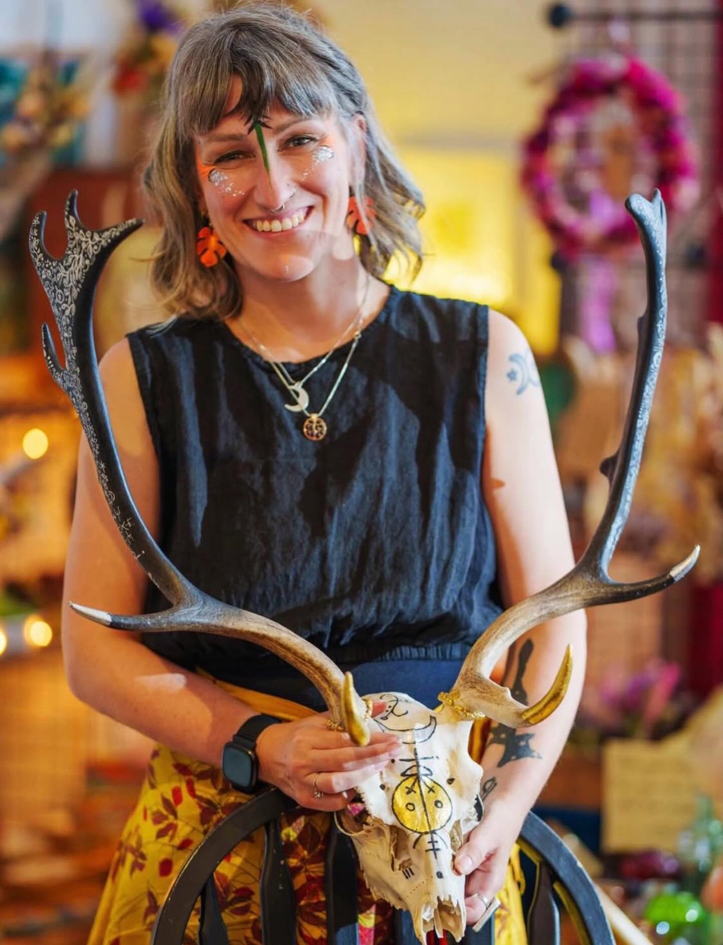 Happy Full Moon ⚪️
We are so excited to be welcoming @onecrowleft to Swan Hill Studios for our first The Threshold Circle, a new monthly gathering. Join artist @thekirstyworrow for a slow evening of connection at this making circle. We’ll open a circle together, set an intention, move through a short drum journey — then settle into 45 minutes of quiet making with sound bowls underneath. no goal. no masterpiece. just you, your hands, and whatever surfaces when things get still.
Each gathering follows the thread of the season and the moon 🌿
We have two spots left, these will be available until 2pm, booking on our events page on the website. 🤍⚪️