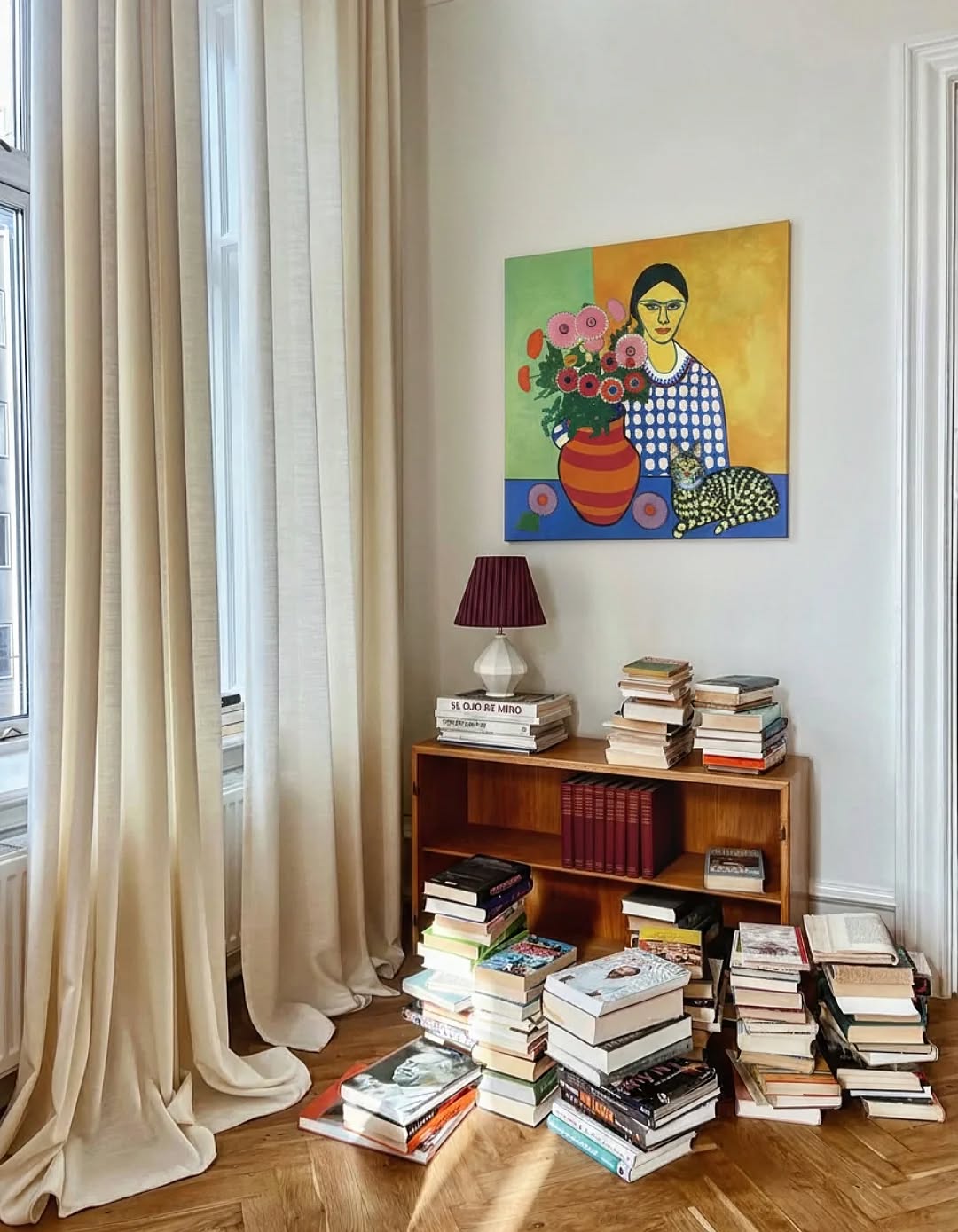 Bientôt de nouvelles toiles en grands formats à apparaître sur notre site Web. Si vous les voyez maintenant ici même sur Instagram alors vous êtes chanceux et les voyez en avant-première.
N'hésitez pas à revenir vers nous en DM pour demander plus d'informations si elles vous plaisent.
Sinon, d'autres toiles petits formats vous attendent sur notre site Web, toujours avec la livraison gratuite pour la France, et avec le code WELCOME10 pour une remise de 10 € sur tout le site lors de votre achat (lien dans la bio).
#homedeco #oldmoneyvibes #elledecorationfr #cozyhome #peintures