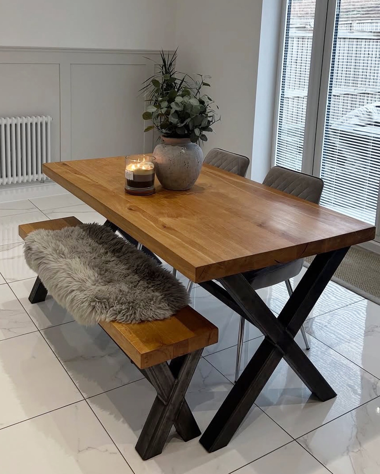 Check out our amazing Chunky solid oak top item 690
.
.
.
#rccfurniture #solidoak #oakfurniture