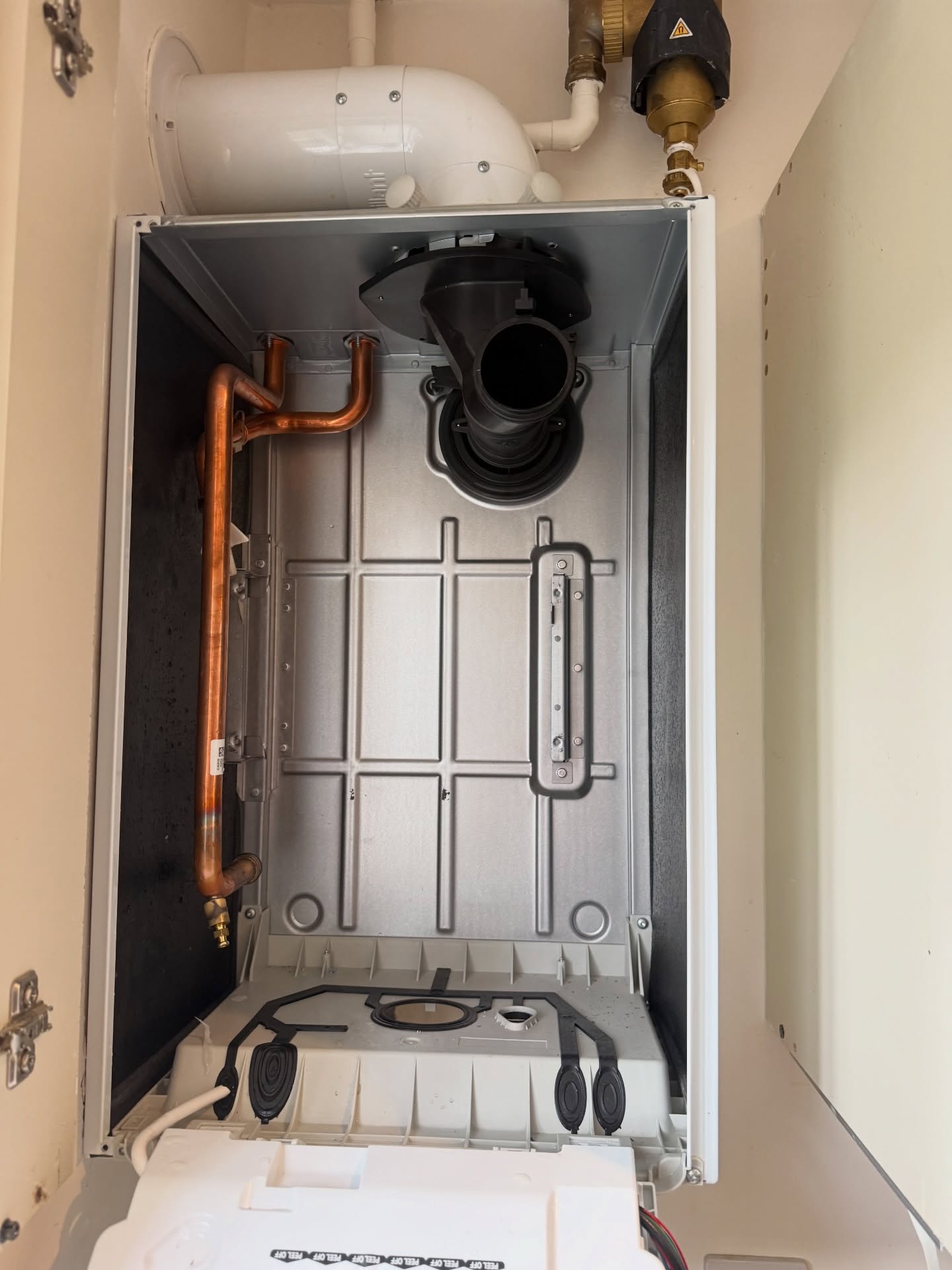 🚨 Boiler Breakdown? We’ve Got You Covered! 🔧🔥
A new customer recently got in touch with us regarding a leaking boiler. Upon inspection, we quickly identified the issue which was a pin-holed heat exchanger that required replacing.
No time wasted! ⏱️ We headed straight to our local plumbers’ merchant @cityplumbinguk, grabbed the necessary parts, and got to work. After a full strip-down and repair, the boiler was back up and running in no time! ✅
Another happy customer and a job well done. 💪
Feel free to get in touch with us for any of your heating and plumbing needs now:
📱 Phone or WhatsApp - 07743 645488
📧 Info@FlashHeatingAndPlumbing.co.uk
💻 www.flashheatingandplumbing.co.uk
•
•
•
•
•
#boilerservice #boilerservicing #boilerinstall #boilerbreakdown #boilerrepair