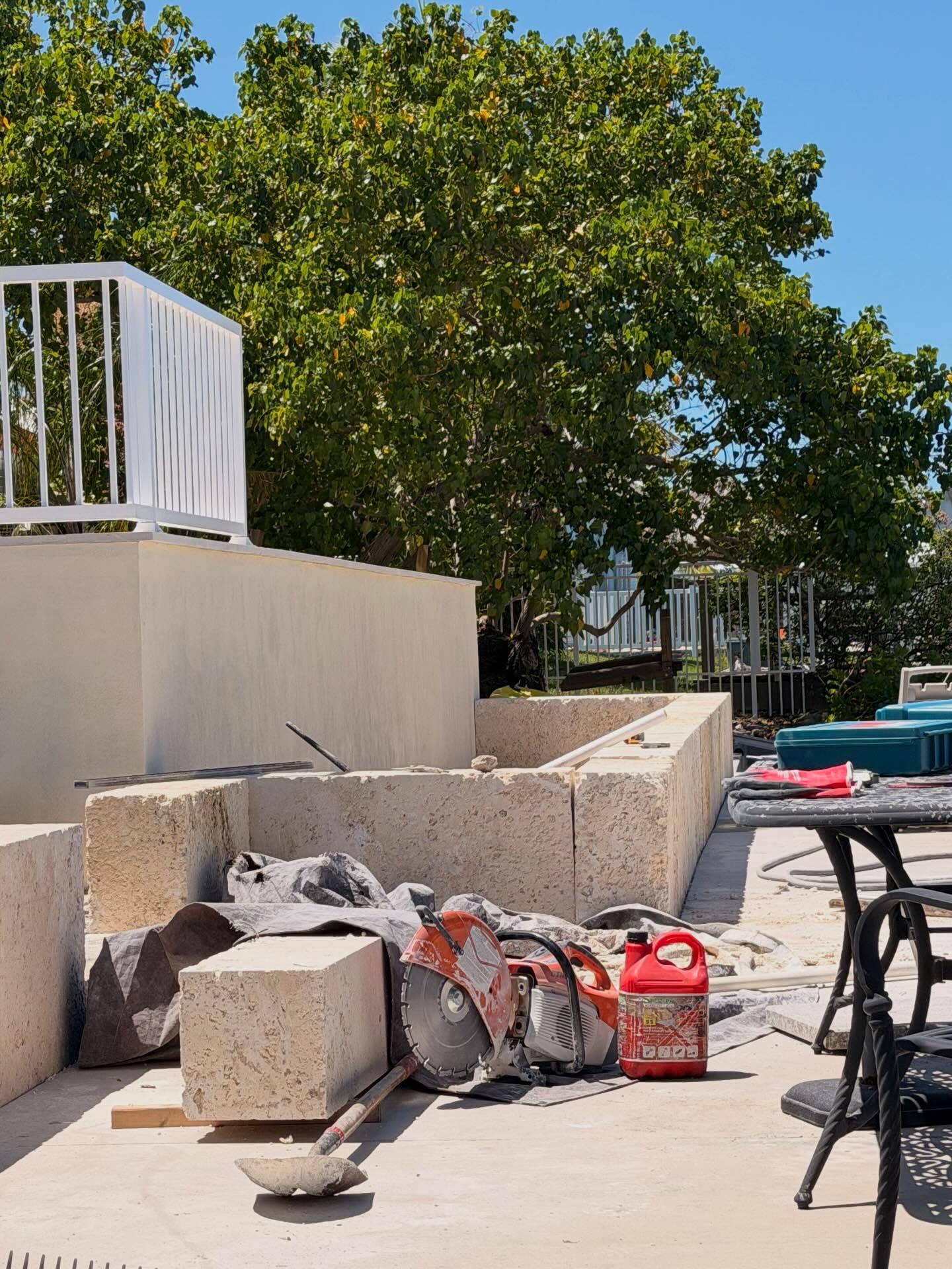 Another one bites the dust ⚡️ powered by us ⛽️
#2stroke #alkylatefuel #power #green #construction