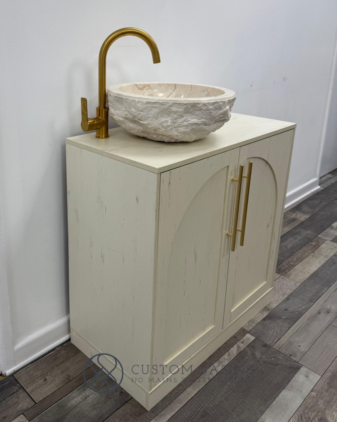 No April Fools over here… just well crafted, fully compliant portable sinks 👀
Look at this beauty… a 780mm unit with gold tap and accessories, finished off with a stunning stone basin 🤩
Definitely designed to look the part, and works as a regular sink would👌🏼
Hot & cold running water ✔️
Consistent pressure every time ✔️
No mains connection needed ✔️
Another one we can’t wait to see in its new home!
Don’t forget we offer finance options on all our units, so you can get hold of yours sooner 🙌🏼
#portablesink #ukbusiness #nomainswaterconnection #stylishsink