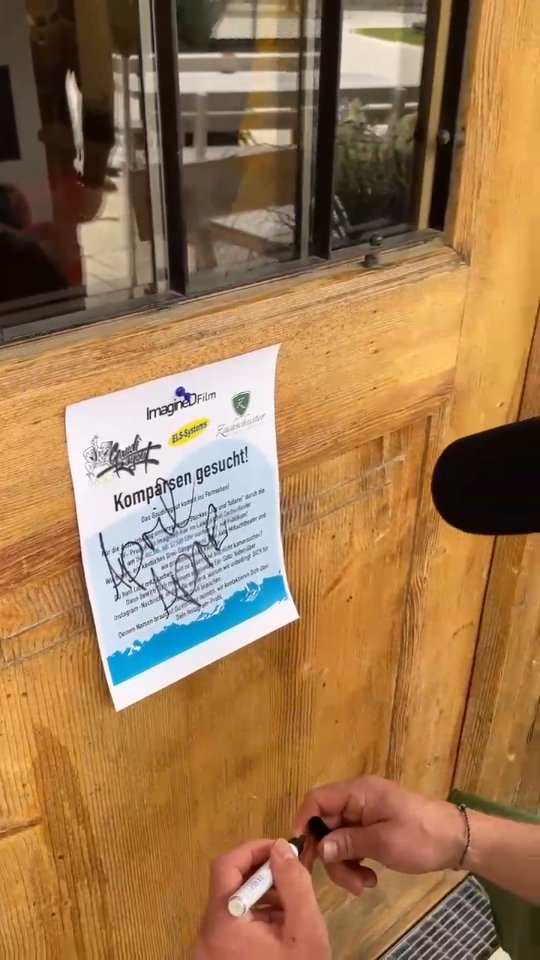 April, April! Leider wird das nichts mit unserer Filmkarriere! Ist auch nicht schlimm, weil unsere Stücke eh viel besser live im Publikum und mit am guadn Essen funktionieren!
Vielen Dank an alle die den Spass mitgemacht haben! Für die besten Berwerbungen hamma uns was überlegt! Bleibts gspannt...
#aprilapril #aprilscherz #gaudi