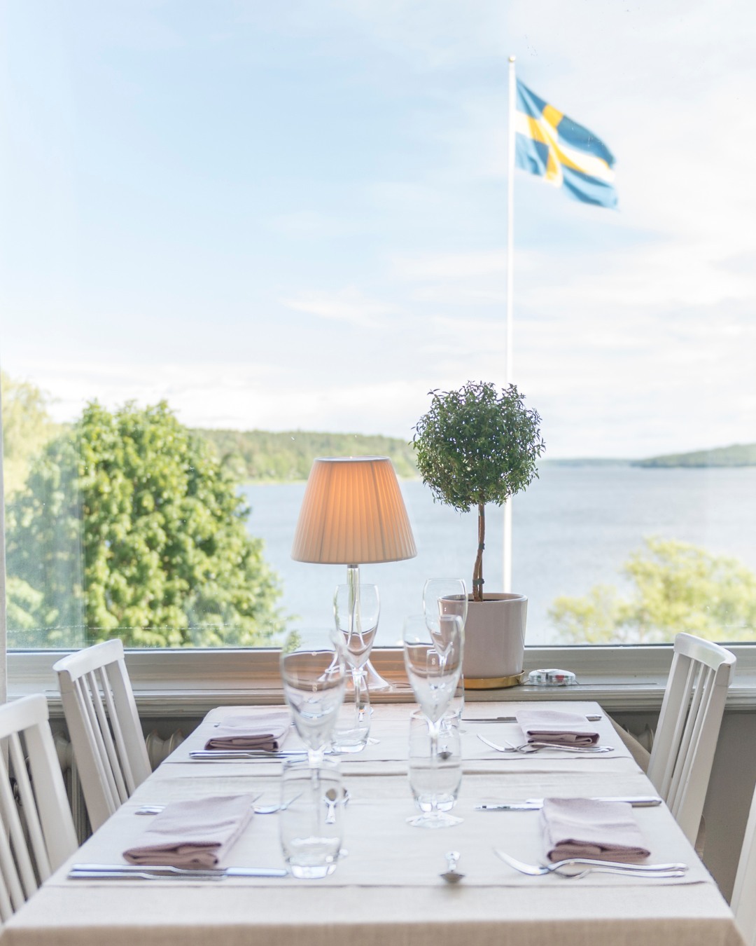 Påsken är serverad! 🌷🐥
🌼Påsklunch serveras torsdag–måndag
⏰ 11:30–14:30
💛 195 kr
Ta en paus i påskvimlet och njut av en riktigt god lunch hos oss.
Boka ditt bord på www.sigtunastadshotell.se/mat
