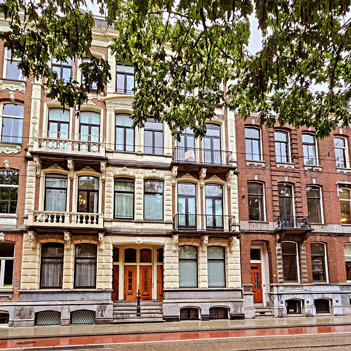This cosy two bedroom apartment with balcony on the second floor of historic complex in the city center of Amsterdam is now for sale and immediately available. Living area 64 m2. Call for more information +31725114141