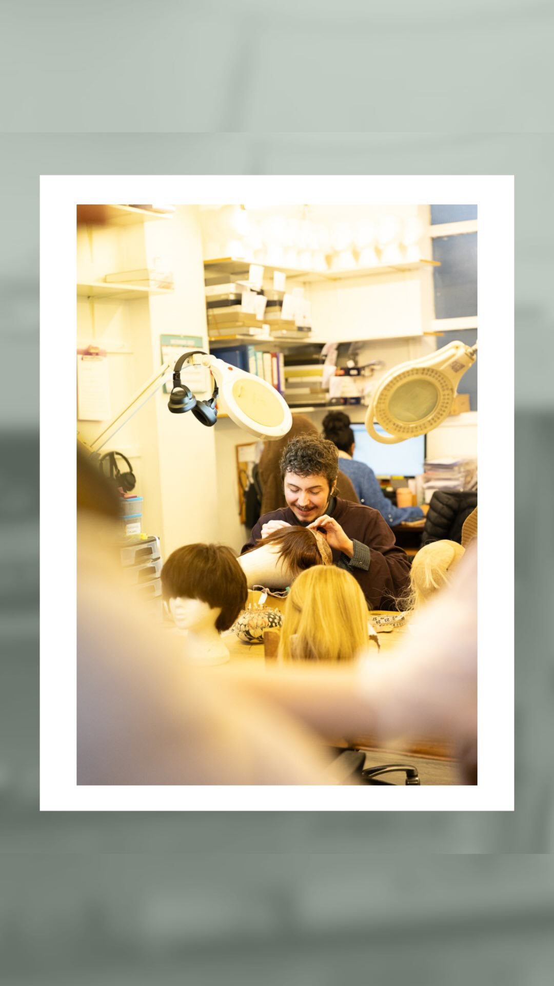 Could (and do) watch this on repeat - Oliver, making wefts.
You know they’re good when they make it look so easy that you think “oh I could probably do that” Can confirm that I, personally, cannot in fact do this. At all. Thankfully we have a team that can and I’m just here to marvel at them 🥰
#londonwigmaker #bespokewigs #londonwigs #wigslondon #wigmakerslondon
