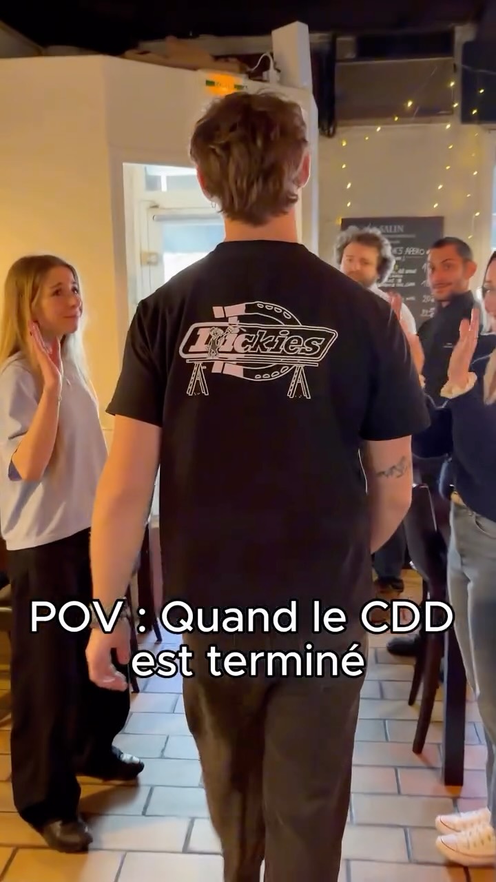 POV : quand le CDD se termine… 😭➡️🥳
On est tristes, on dit au revoir à Jules, petite larme à l’œil… puis la porte se ferme et la fête commence (100% second degré 😏).
On lui souhaite évidemment que du beau pour la suite ✨
🍽 Cuisine familiale
📍 434 Rte de Toulouse, Bègles
⏱ Ouvert du mardi au vendredi midi et soir
le samedi uniquement le midi
#Begles #quoifaireabordeaux
#reelsrestaurant
#Piccolo #piccolorestaurant